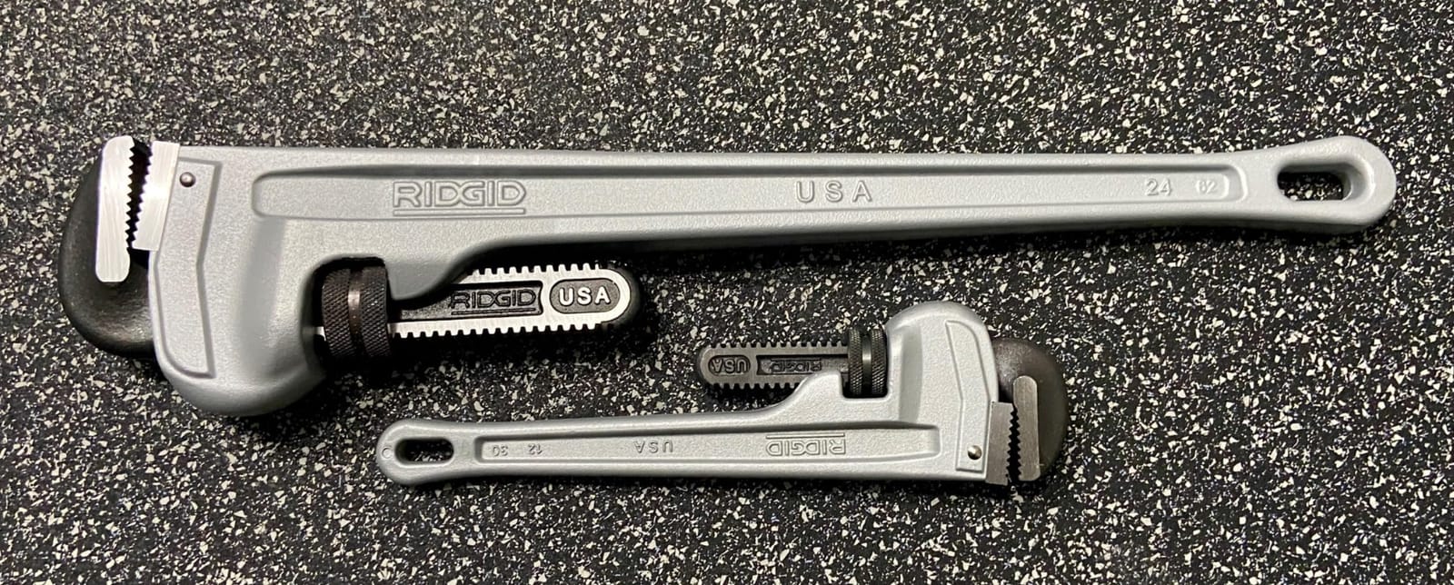 RIDGID 31105 Model 824 Aluminum Straight Pipe Wrench, 24-inch Plumbing Wrench, grey customer photo 1