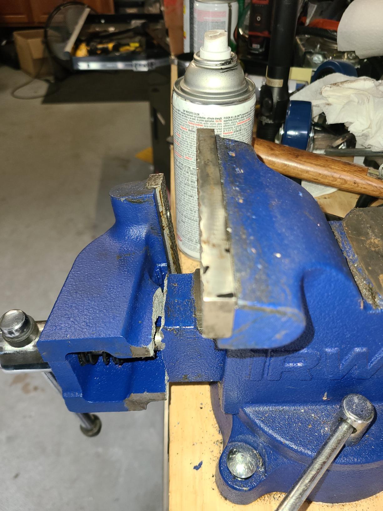 IRWIN Bench Vise, Heavy-Duty, 6-Inch (226306ZR) customer photo 2