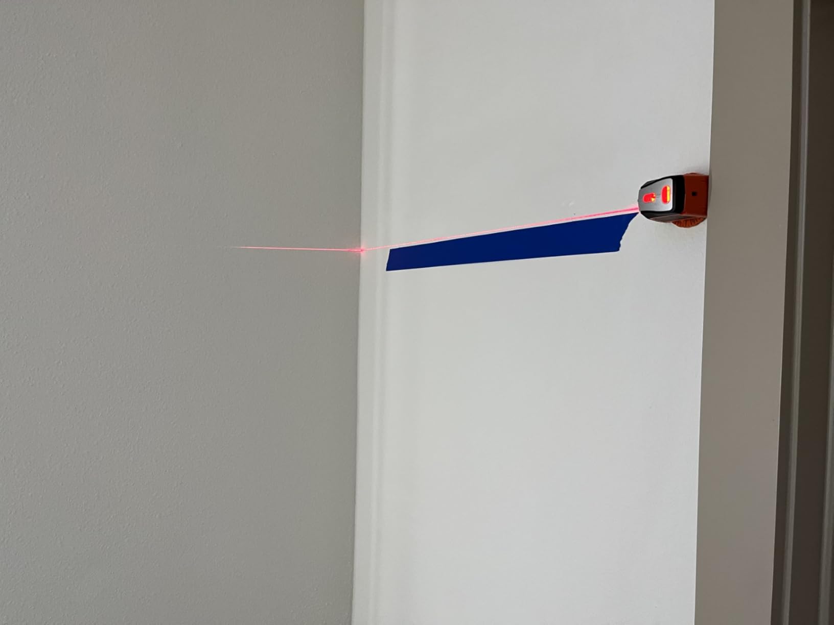 BLACK+DECKER Laser Level, Self-Leveling, 360 Degree Wall Attachment, AA Batteries Included (BDL220S), 7.25 x 7 x 2.5 inches customer photo 2
