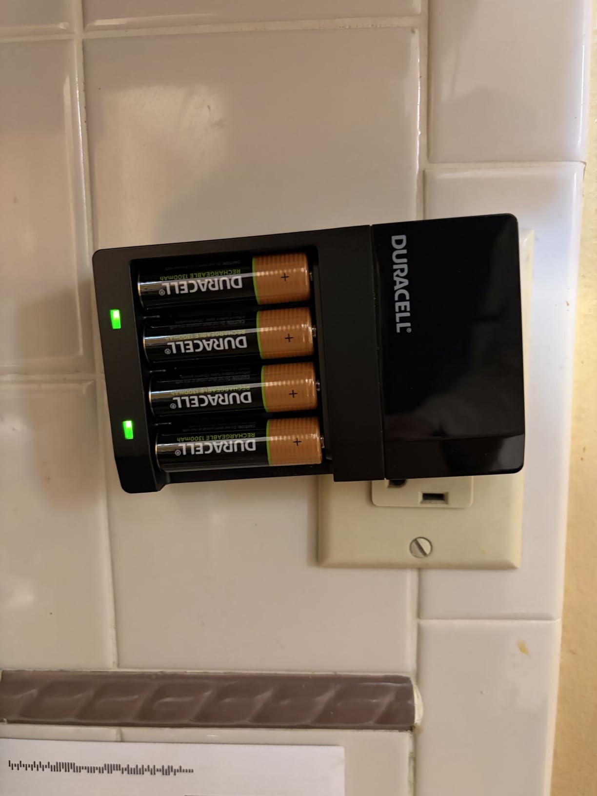 Duracell Ion Speed 1000-Battery-Charger for AA and AAA-Batteries, Includes 4 Pre-Charged AA-Rechargeable-Batteries, for Household and Business Devices customer photo 2