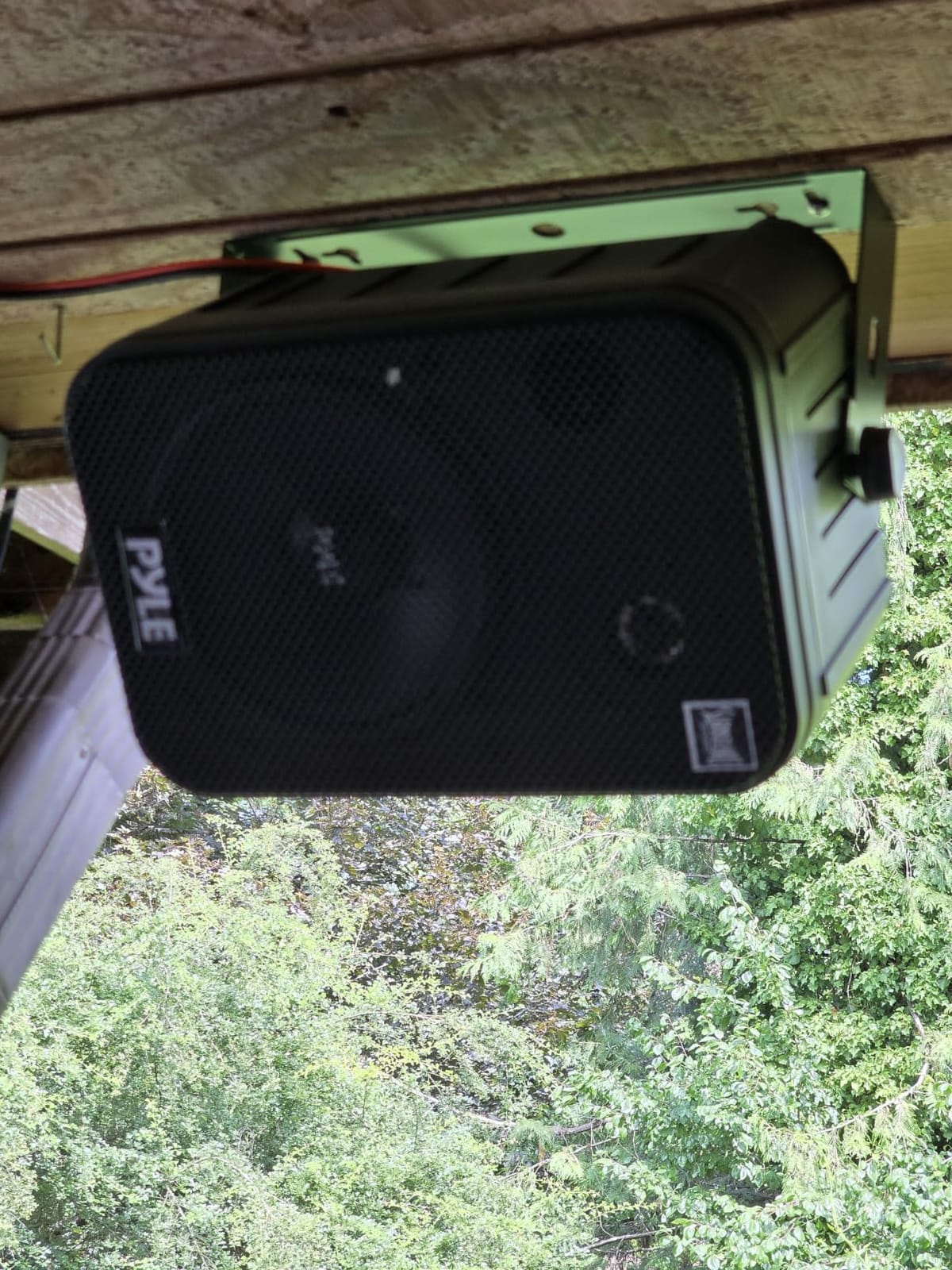 Dual Waterproof Outdoor -Speaker System - 6.5 Inch Pair of Weatherproof Wall / Ceiling Mounted -Speakers Heavy Duty Universal Mount - Use in the Pool, Patio, Indoor - Pyle PDWR50B (Black) customer photo 2