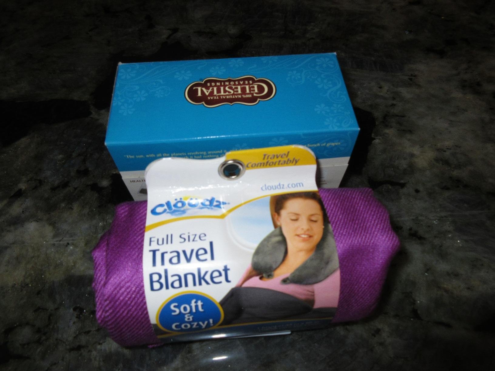 Cloudz Cozy Compact Airplane Travel Blanket for Your Flight, Car, Camping, Home or Comforting Warmth Anywhere! - Black customer photo 2