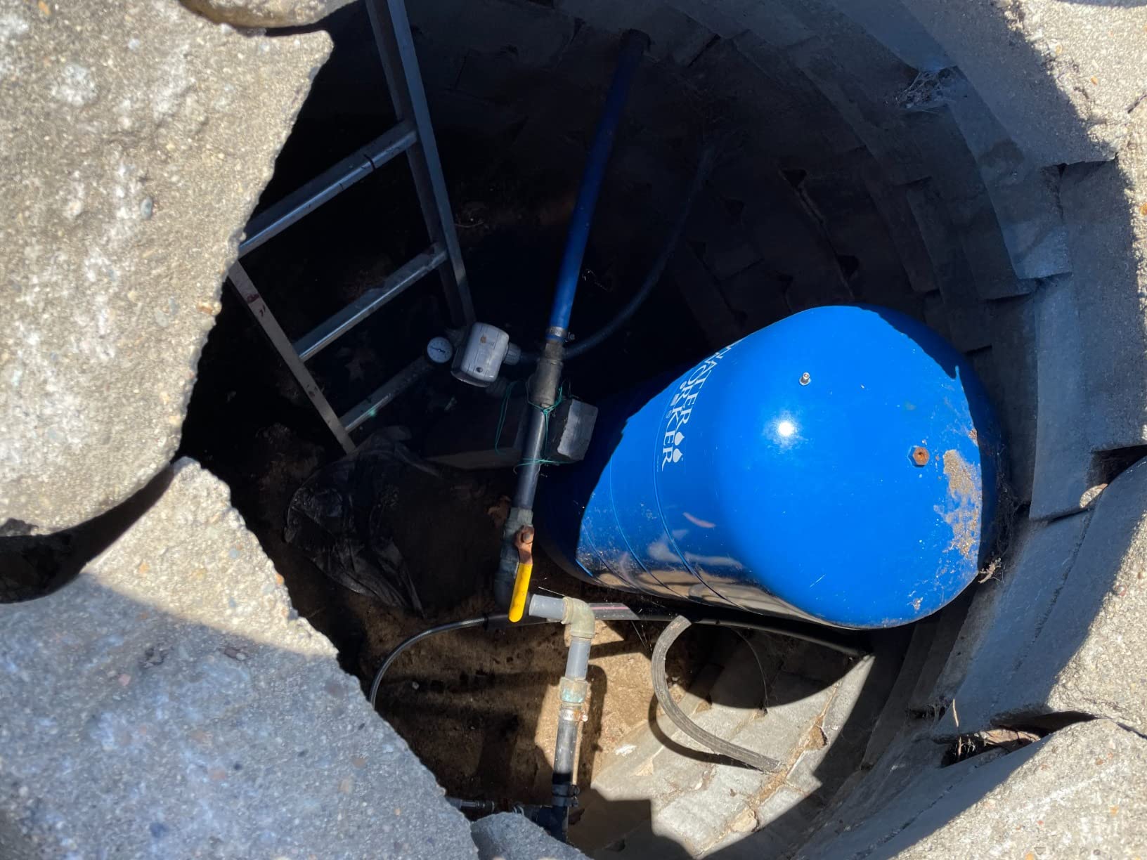 Water Worker HT-32B Well Tank, 32 GAL Capacity, 1 in FNPT customer photo 2