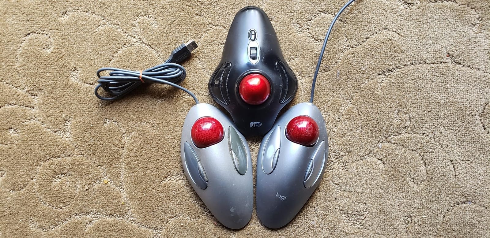Logitech Trackman Marble Trackball Mouse – Wired USB Ergonomic Mouse for Computers, with 4 Programmable Buttons, Dark Gray customer photo 2