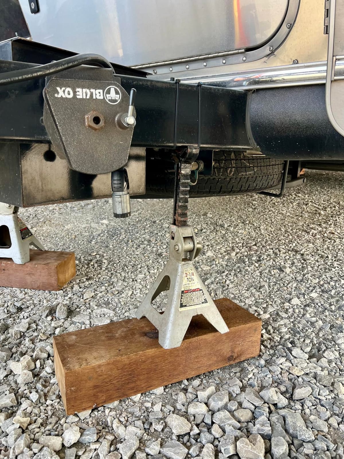 Husky HB4500 4500 lbs. Brute Power Jack, Hammer Gray Finish customer photo 2