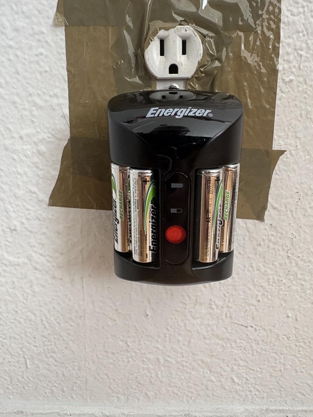 Energizer Recharge Pro Rechargeable AAA and AA Battery Charger With 4 NiMh Rechargeable AA Batteries, Provides a Full Charge in 3 Hours customer photo 1