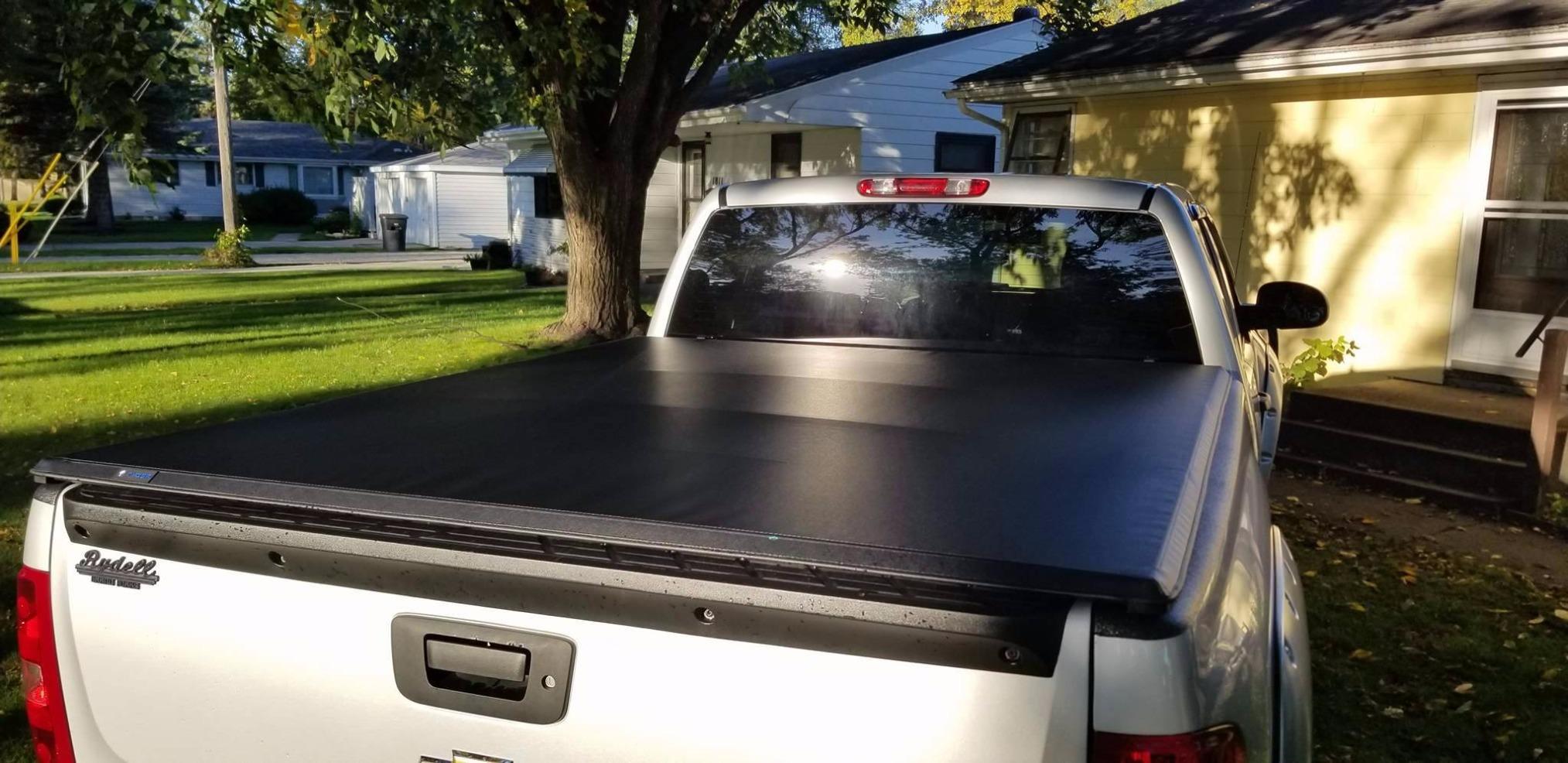 Tyger Auto T3 Soft Tri-fold Truck Bed Tonneau Cover Compatible with 2014-2018 Chevy Silverado GMC Sierra 1500; 2019 LD/Limited | 5'9