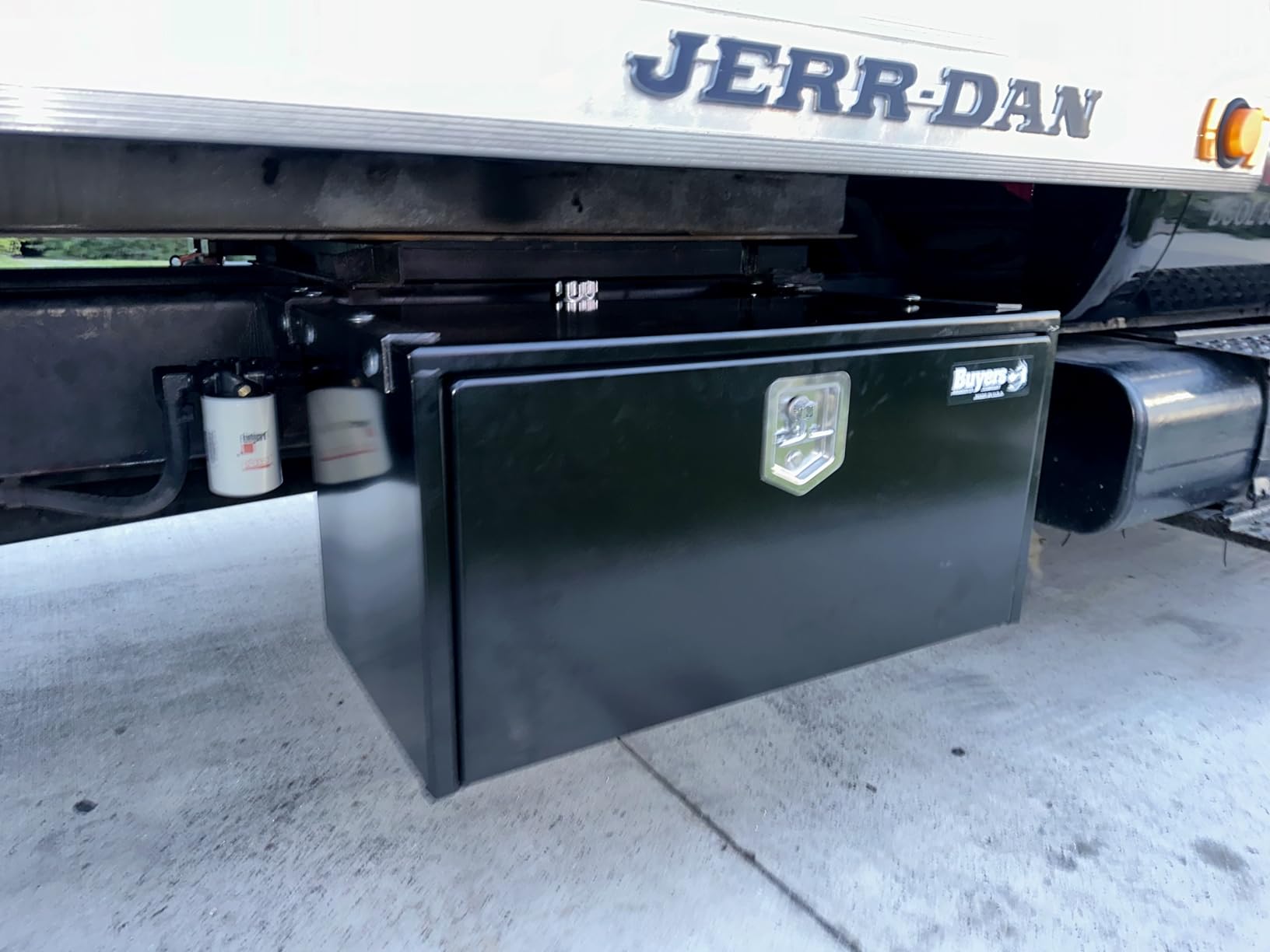 Buyers Products 1703300 Black Steel Underbody Truck Tool Box, 14x16x24 Inch customer photo 2
