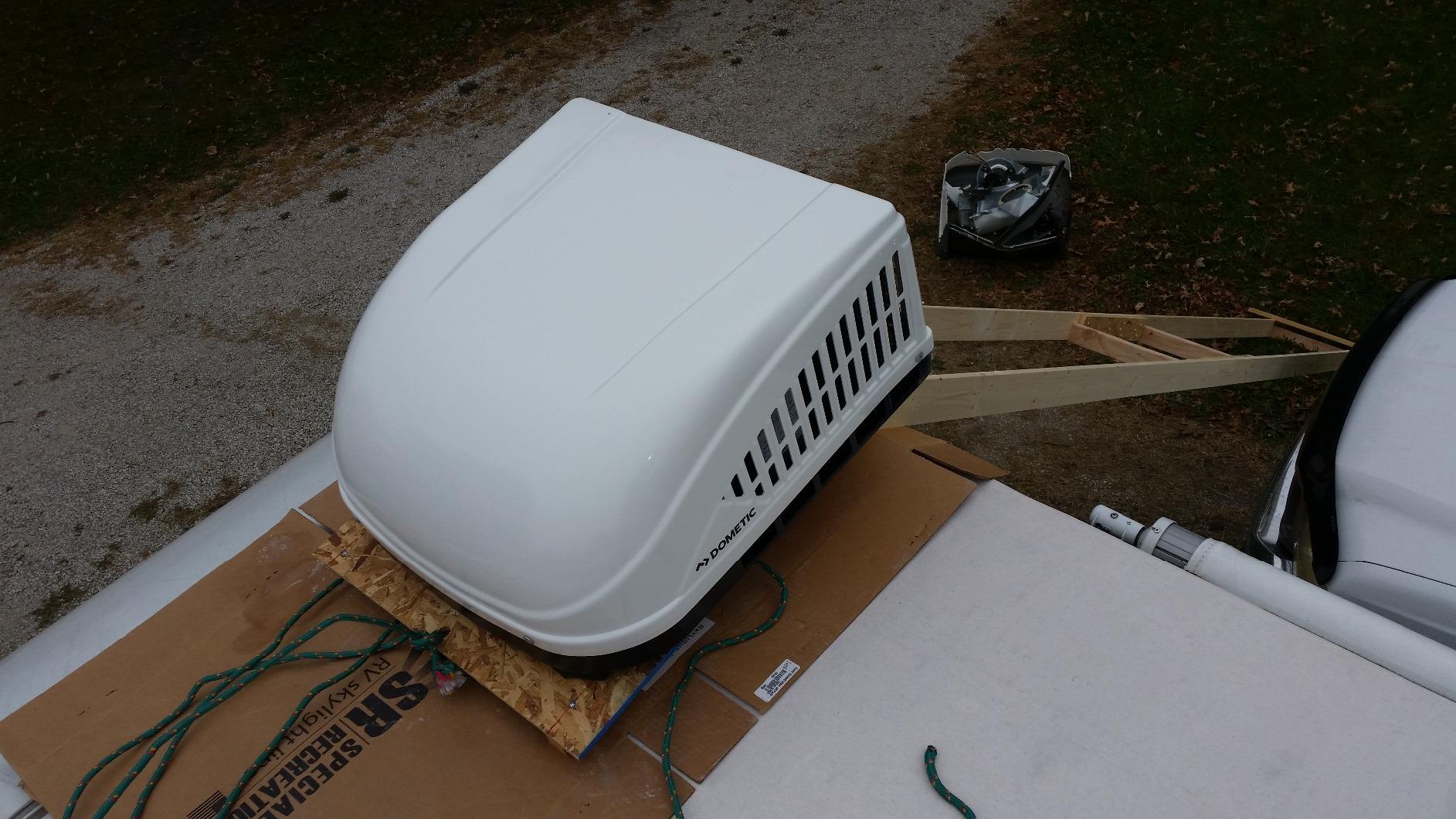 Dometic B57915.XX1C0 Brisk II Polar White Air Conditioner (13,500 BTU 410A) customer photo 1