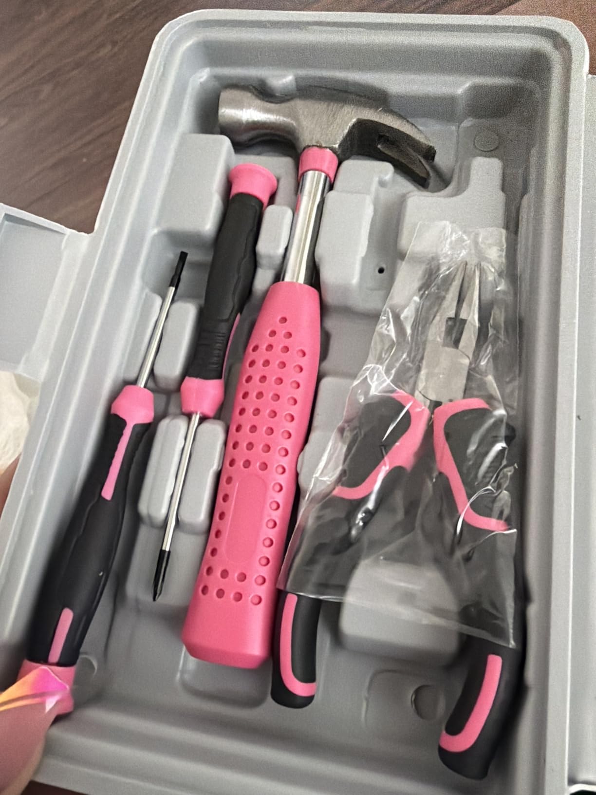 Hi-Spec Small Electric Screwdriver, Mini Drill Set, Rechargeable 3.6V Cordless Screwdriver with 26 Driver Bits, Power Tool for Small Projects & Home Use, Pink customer photo 1
