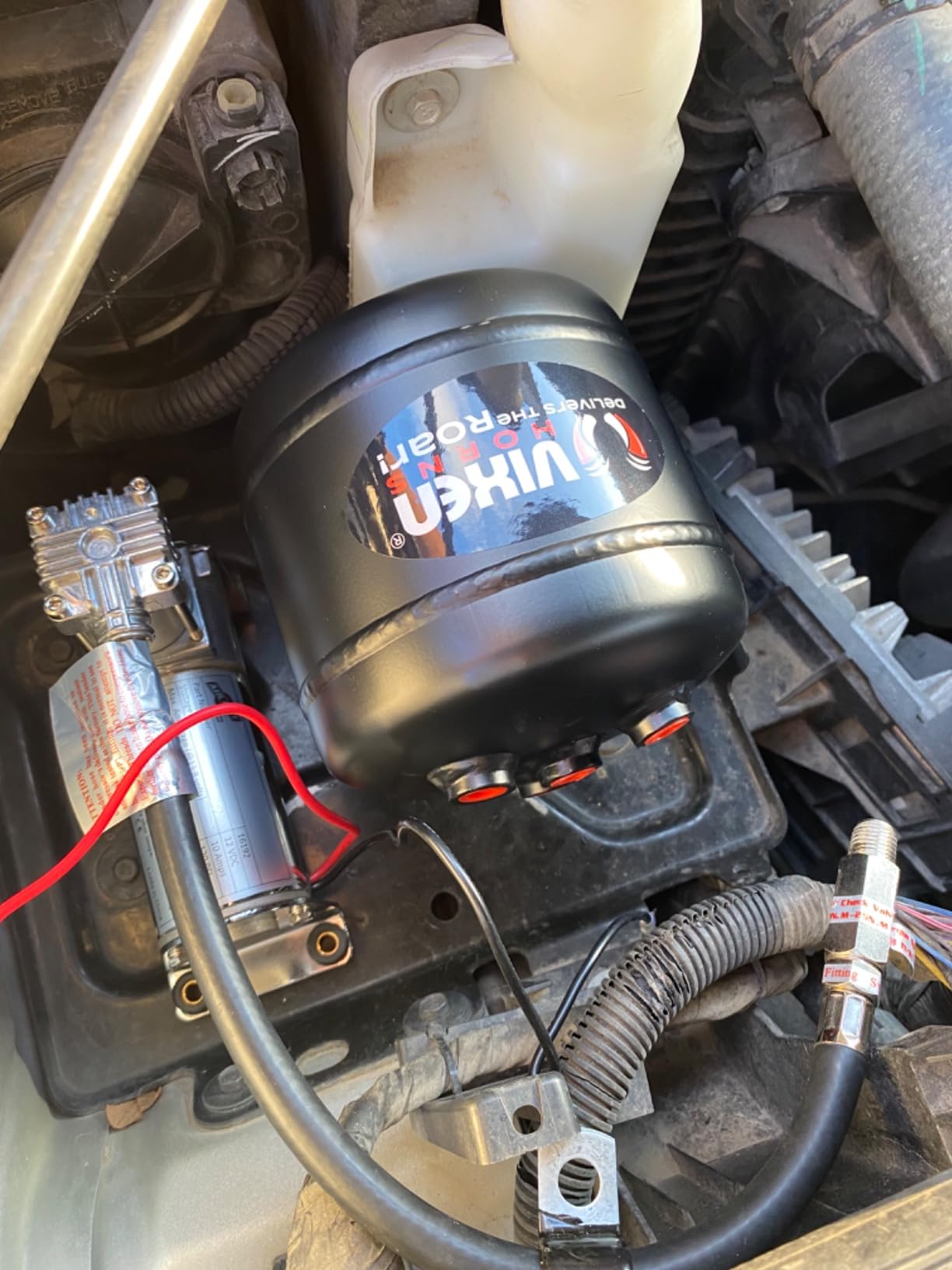 Vixen Horns 5 Gallon Steel Air Tank 200 PSI, 8 Ports Kit VXT5000 For Train Horn, Air Suspension | Kit Includes Gauge, Pressure Switch, Drain/Safety Valve, Fitting, Plug, Hose, Thread Sealant customer photo 2