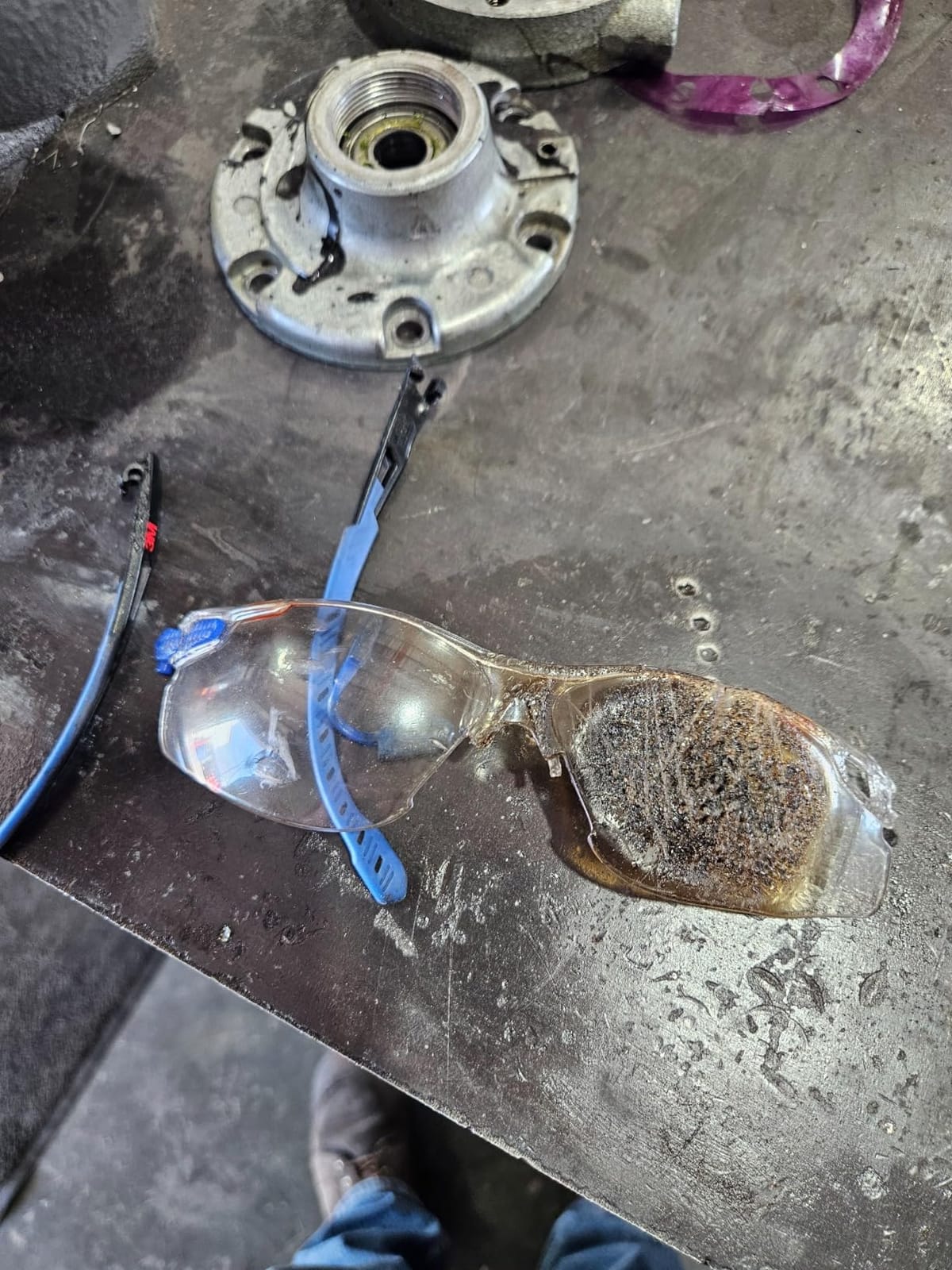 3M Safety Glasses, Solus 1000, Scotchgard Clear Lens, Blue/Black Frame customer photo 2