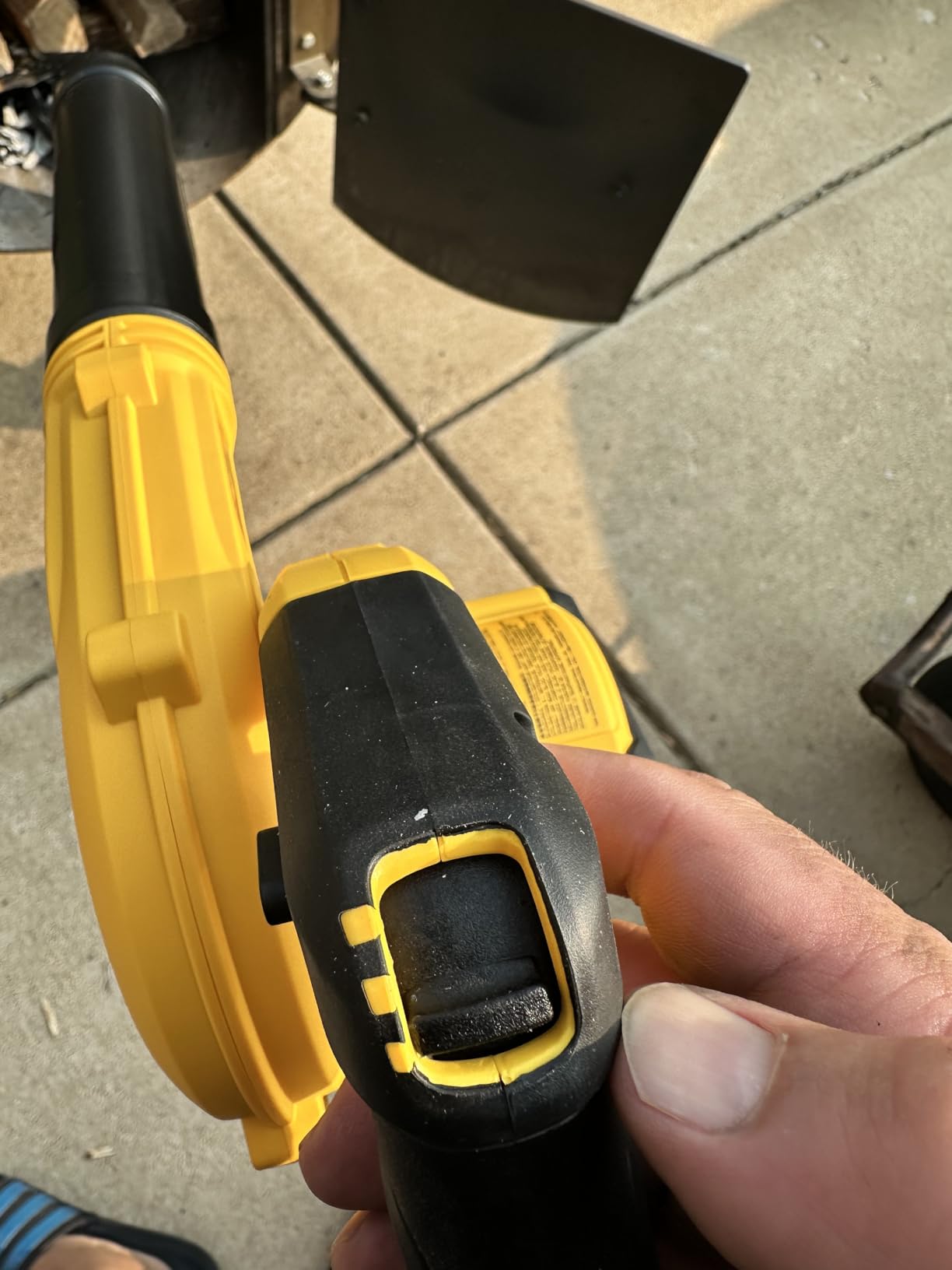 DEWALT 20V MAX Blower, 100 CFM Airflow, Variable Speed Switch, Includes Trigger Lock, Bare Tool Only (DCE100B) customer photo 1