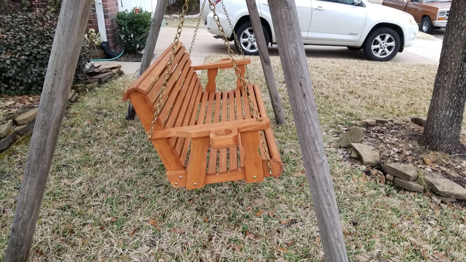 Amish Casual Heavy Duty 700 Lb Capacity Porch Swing with Cup Holders (5 Foot, Cedar Stain) – Wooden Outdoor Roll Back Swing with Hanging Chains – Amish Made in the USA customer photo 2
