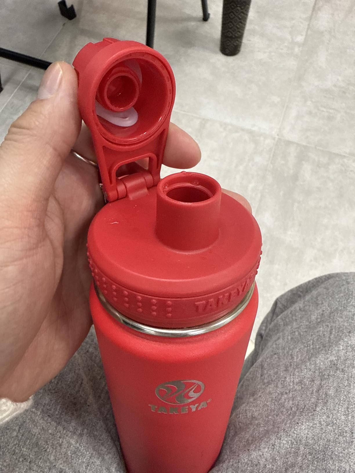 Takeya Actives Stainless Steel Water Bottle, Insulated Spout Lid, Keeps Drinks Cold 24 Hrs, Leakproof, Durable, Dishwasher Safe, Ideal for Gym, Travel, Fits Most Cup Holders, 24 oz/Onyx customer photo 2