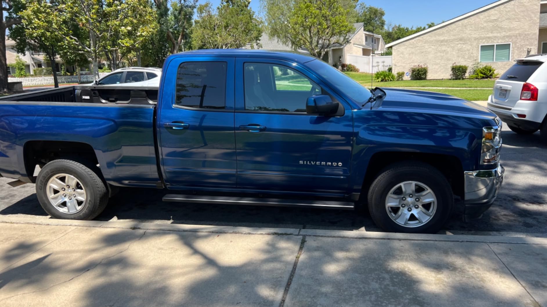 APS Wheel to Wheel Side Steps 6in Compatible with Chevy Silverado GMC Sierra 2007-2018 Double Cab Extended Cab 8ft Bed & 2500 3500 2019 (Exclude 07 Classic) (Nerf Bars Side Steps Side Bars) customer photo 1