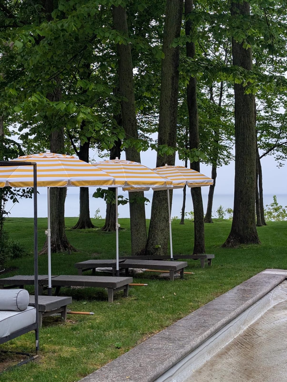AMMSUN 6.5ft Heavy Duty HIGH Wind Beach Umbrella with Tilt Air Vent Portable Sun Shelter, UPF 50+ Sun Protection Outdoor Sunshade Umbrellas Carry Bag for Patio Garden Pool Backyard Sky Blue customer photo 2