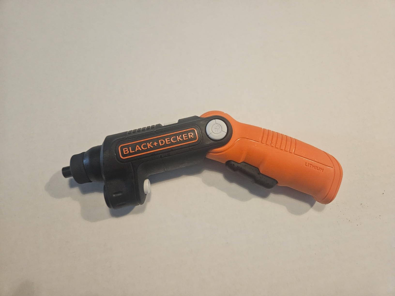 BLACK+DECKER Cordless Screwdriver with LED Light 4V MAX, Electric Screwdriver with 2 Pcs Bit Set (BDCSFL20C) customer photo 2