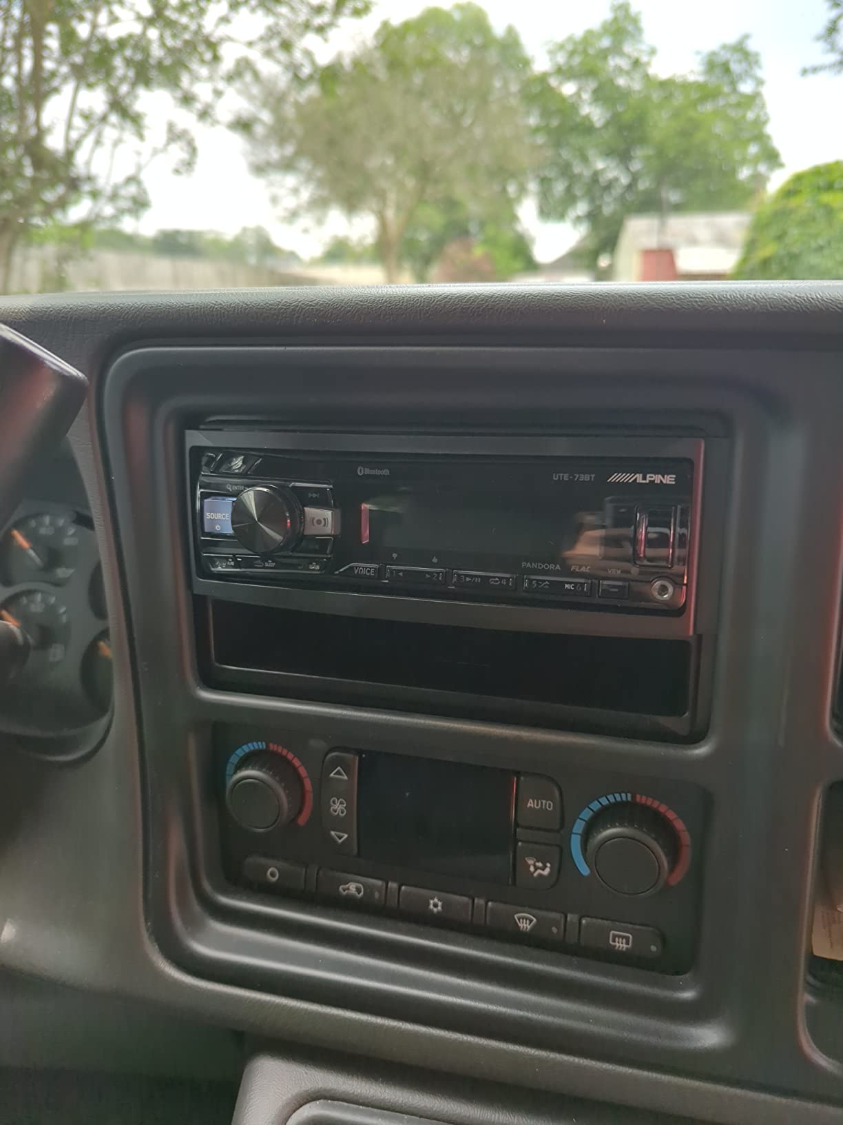 Alpine UTE-73BT Mech-Less Digital Media Receiver with Bluetooth® Wireless Technology customer photo 2