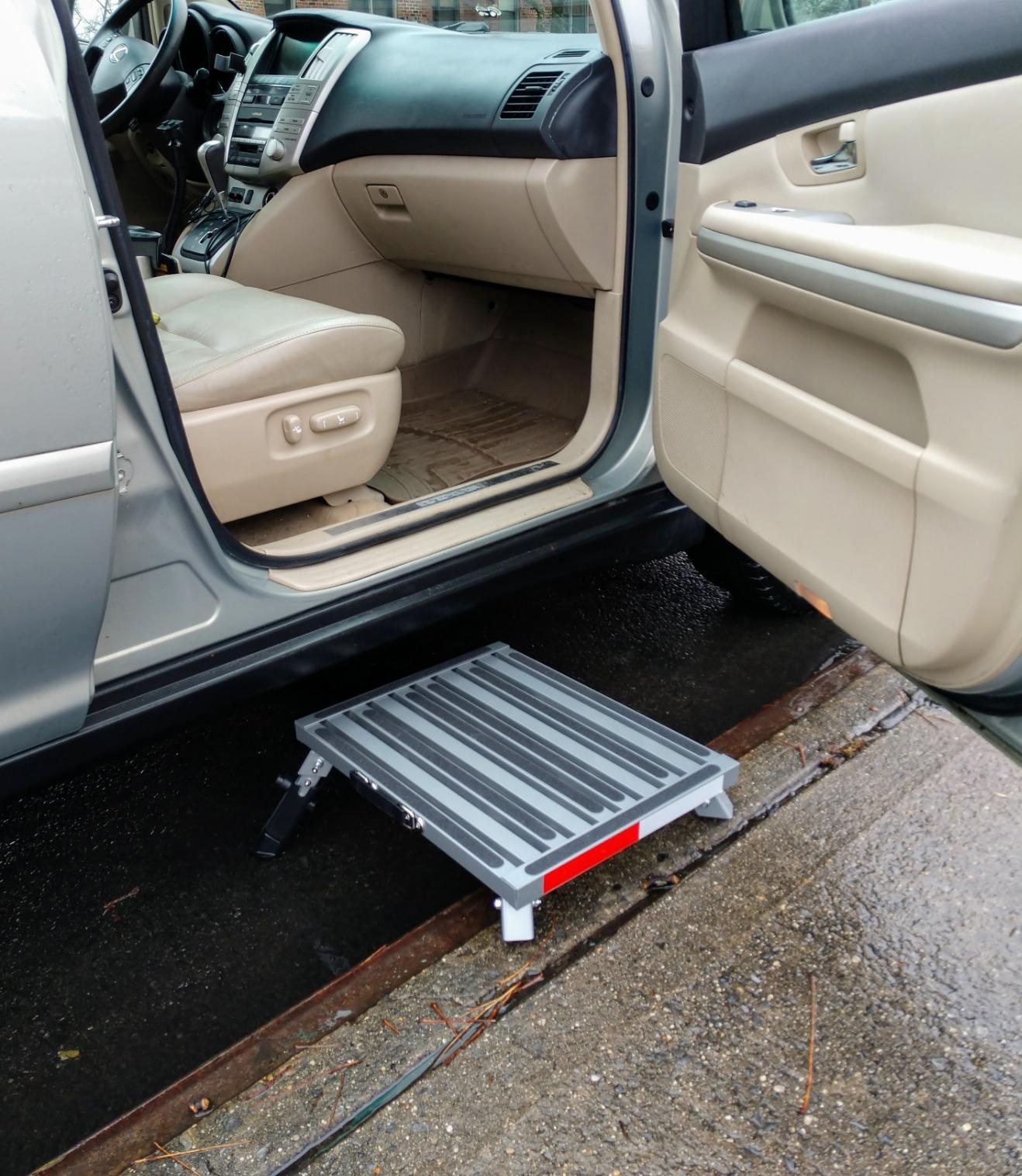 Prime 1 Safety RV Steps Extra Large Platform 19in x 14.5in Extra Size RV Folding Step Stool and Ladder, 600lbs, Height Adjustable, Aluminium with Reflective Stripe, Anti-Slip Surface and Extra Grip customer photo 1