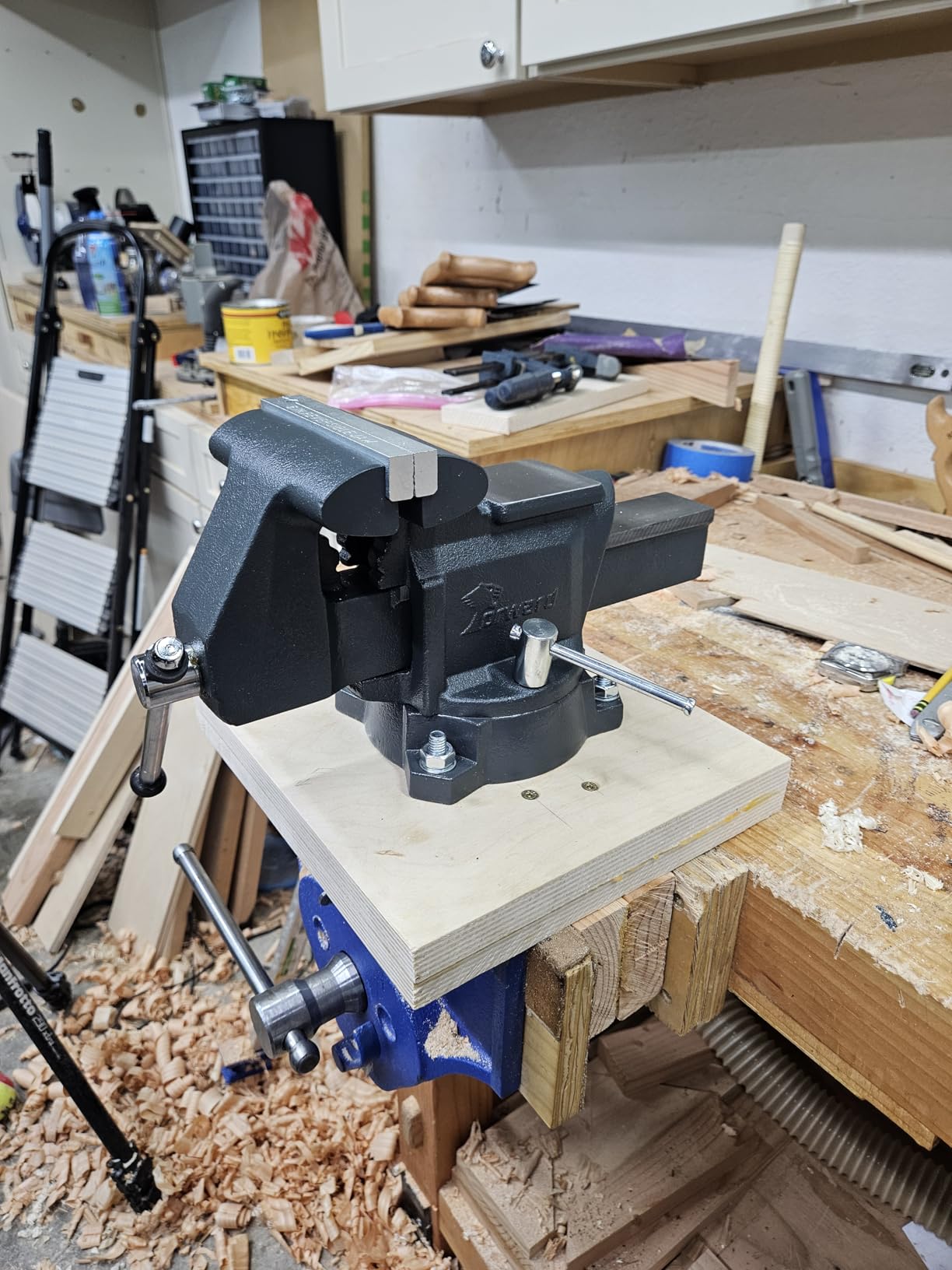 Forward CR60A 6.5 Inch Bench Vise Heavy Duty with Anvil and 210°Swivel Base customer photo 1