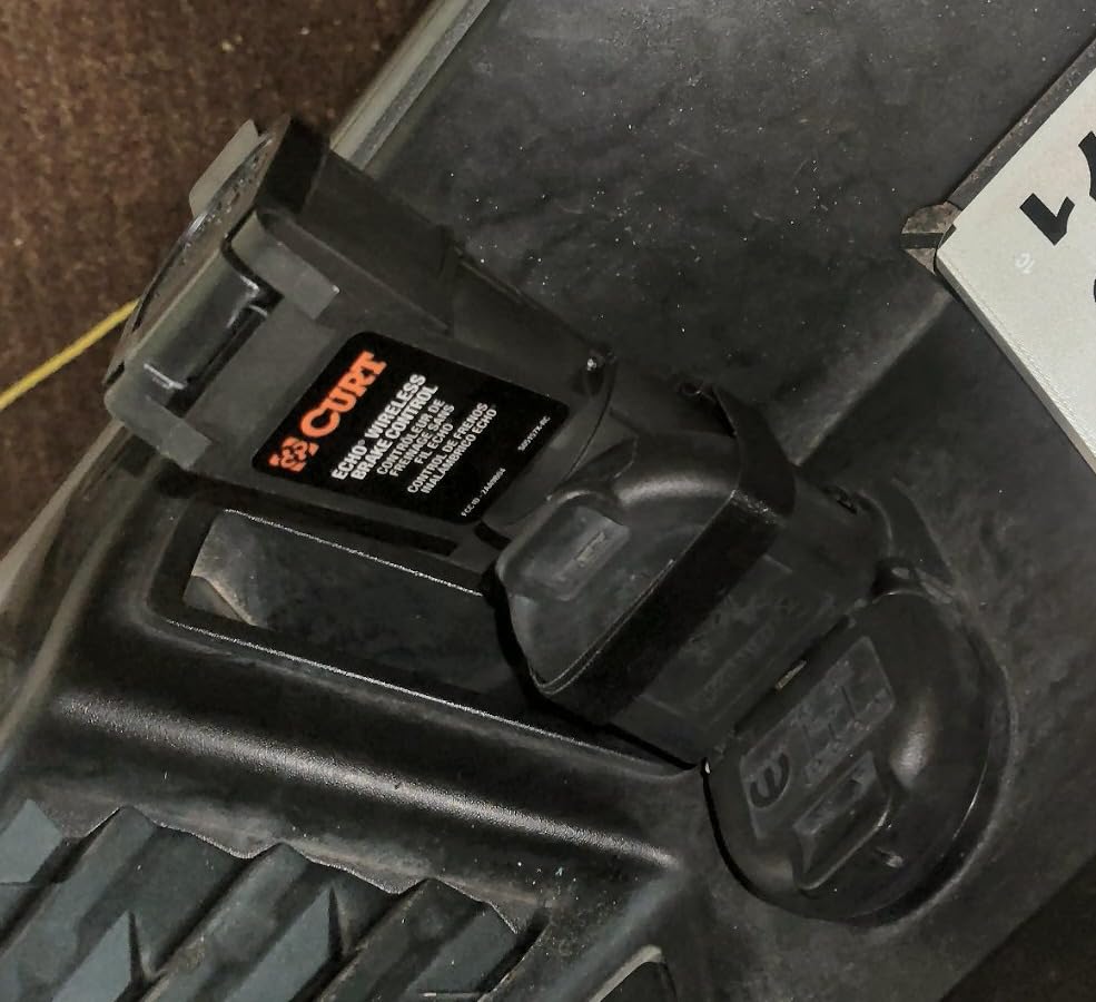 CURT 51180 Echo Mobile Bluetooth Trailer Brake Controller, 7-Way, 1-2 Axles customer photo 2