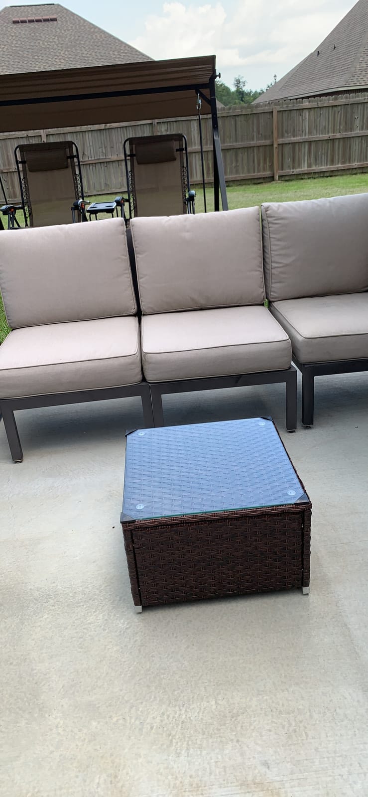 DIMAR GARDEN Outdoor Coffee Table Wicker Patio Side Table with Glass Top, 25.2in Mixed Brown customer photo 2