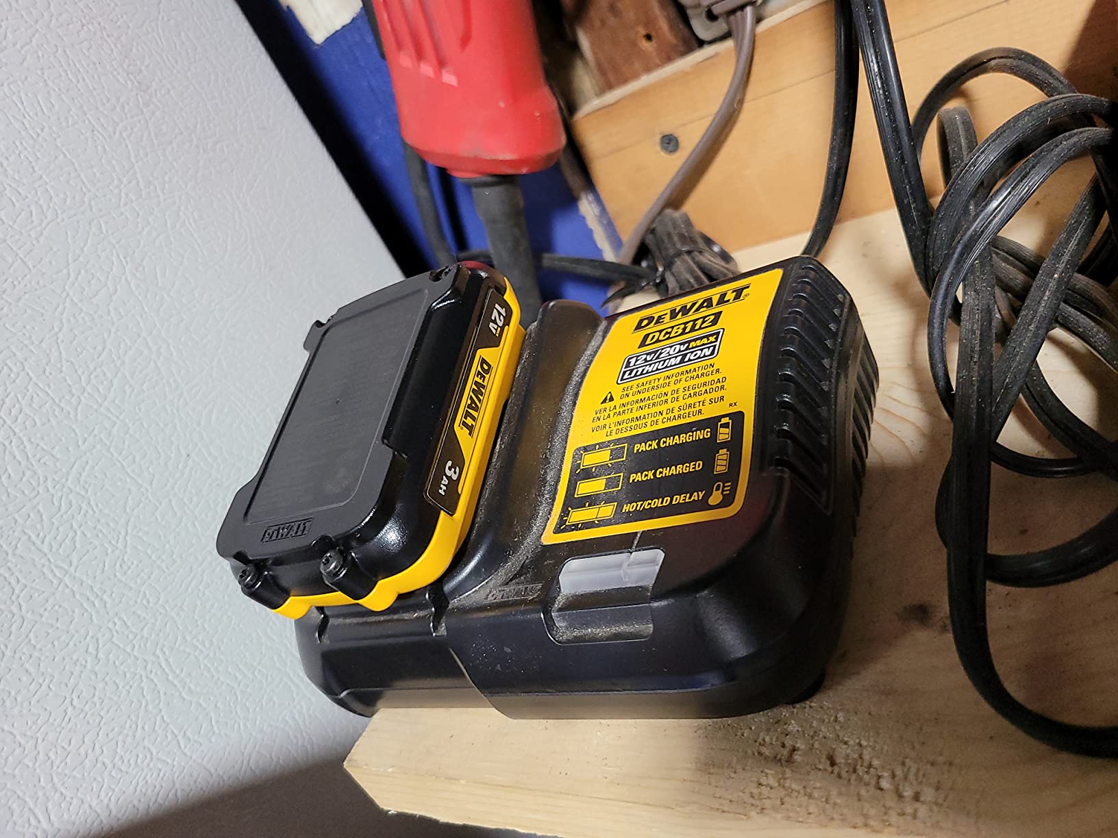 DEWALT 12V MAX* Battery, 3.0-Ah (DCB124) customer photo 2