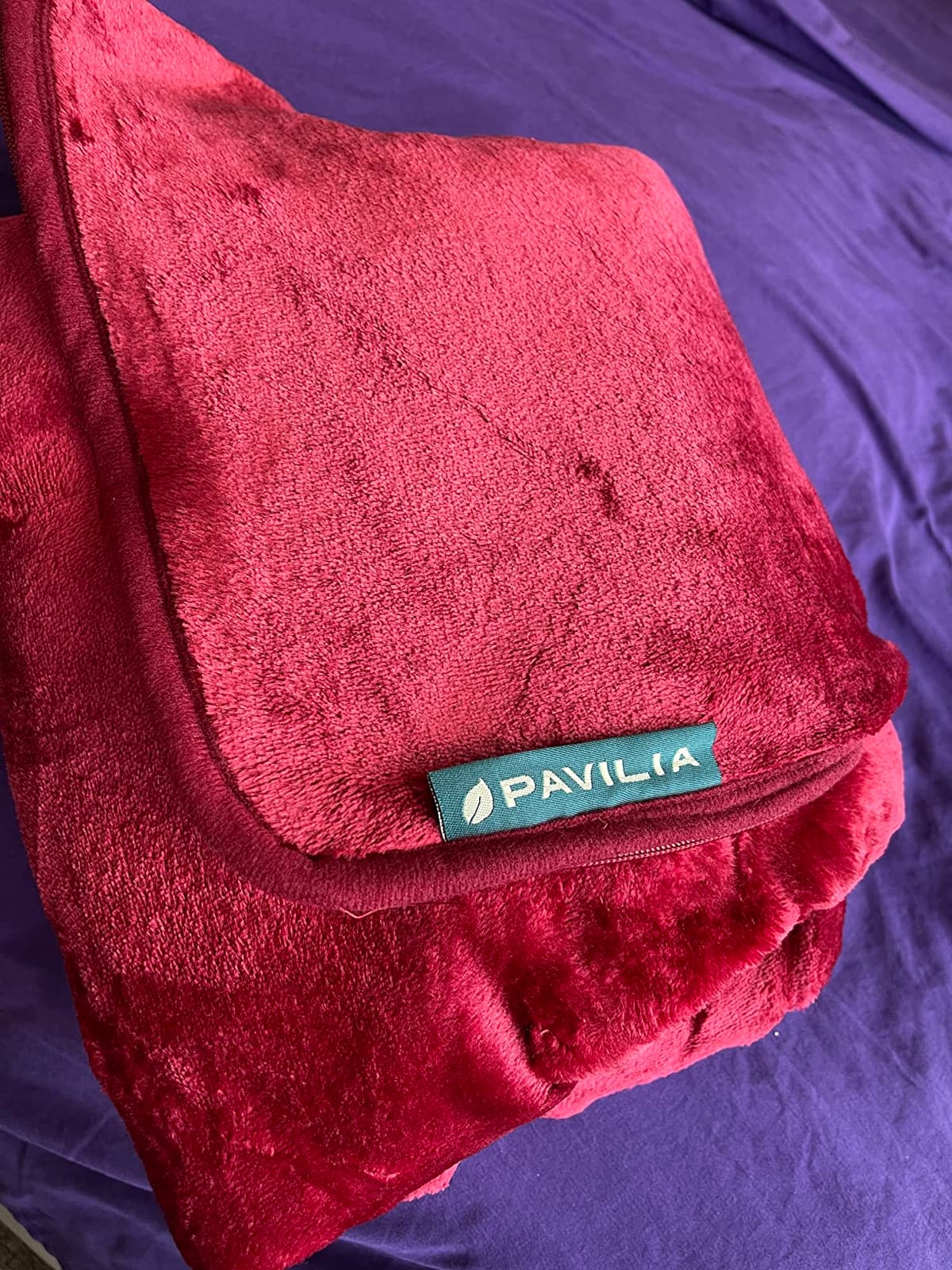 PAVILIA Travel Blanket Pillow, Soft Airplane Blanket 2-in-1 Combo Set, Plane Blanket Compact Packable, Flight Essentials Car Pillow, Travelers Gifts Accessories, Luggage Backpack Strap, 60x43 Black customer photo 2