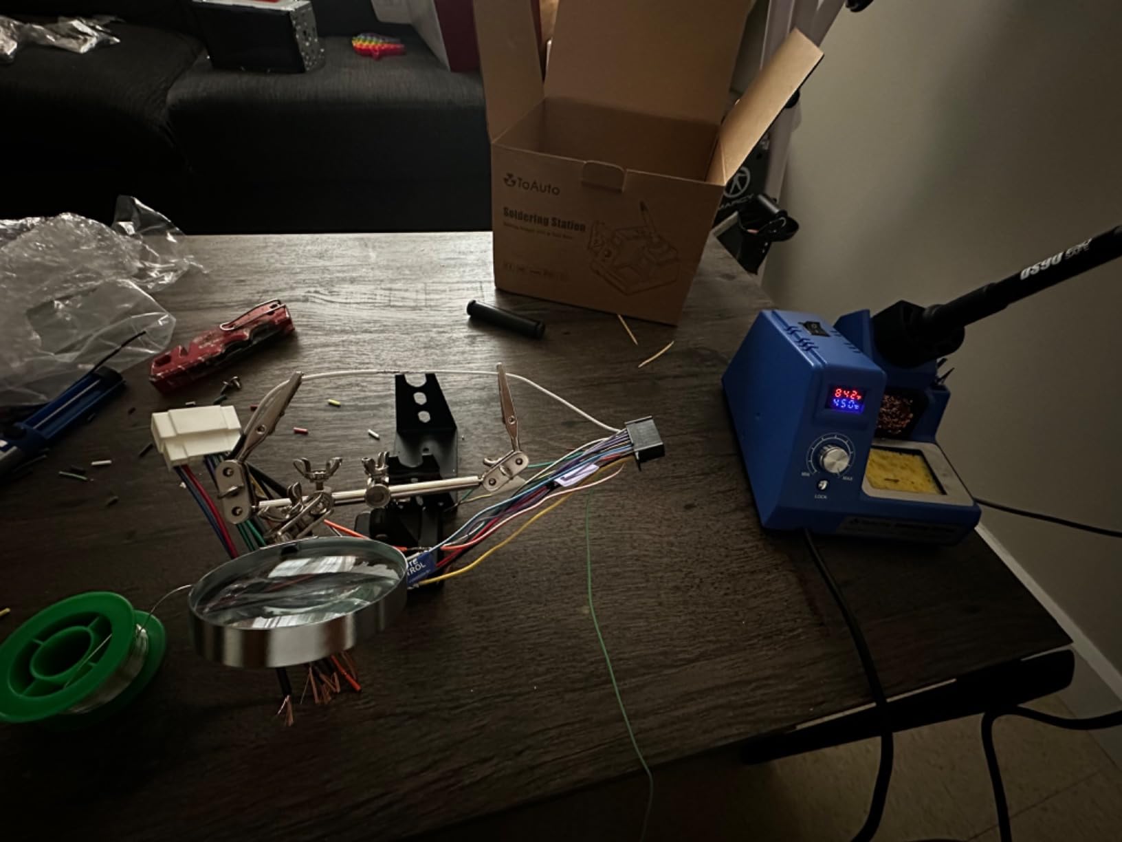 TOAUTO DS90 Soldering Station-°F & °C Dual Digital Display Soldering Iron Station Kit,90W Soldering Iron,302℉- 842℉ Temperature, Anti-Static & Grounding Wire, Auto Standby & Sleep,5 Solder Tips, Blue customer photo 1