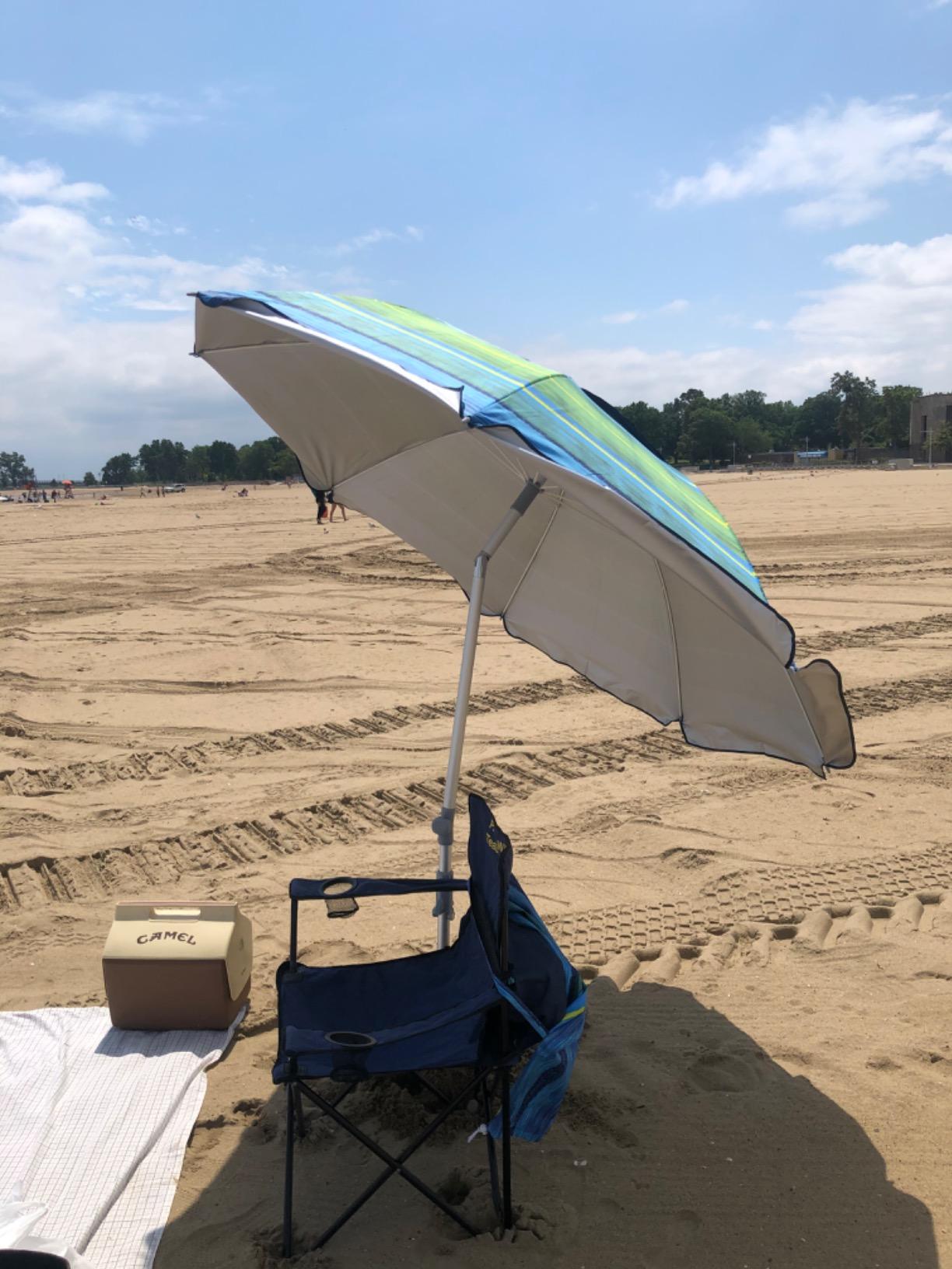 Blissun 7.2' Beach Umbrella with Sand Anchor, Outdoor Portable Beach Umbrella for Sand with Tilt Pole, Carry Bag, Air Vent customer photo 2