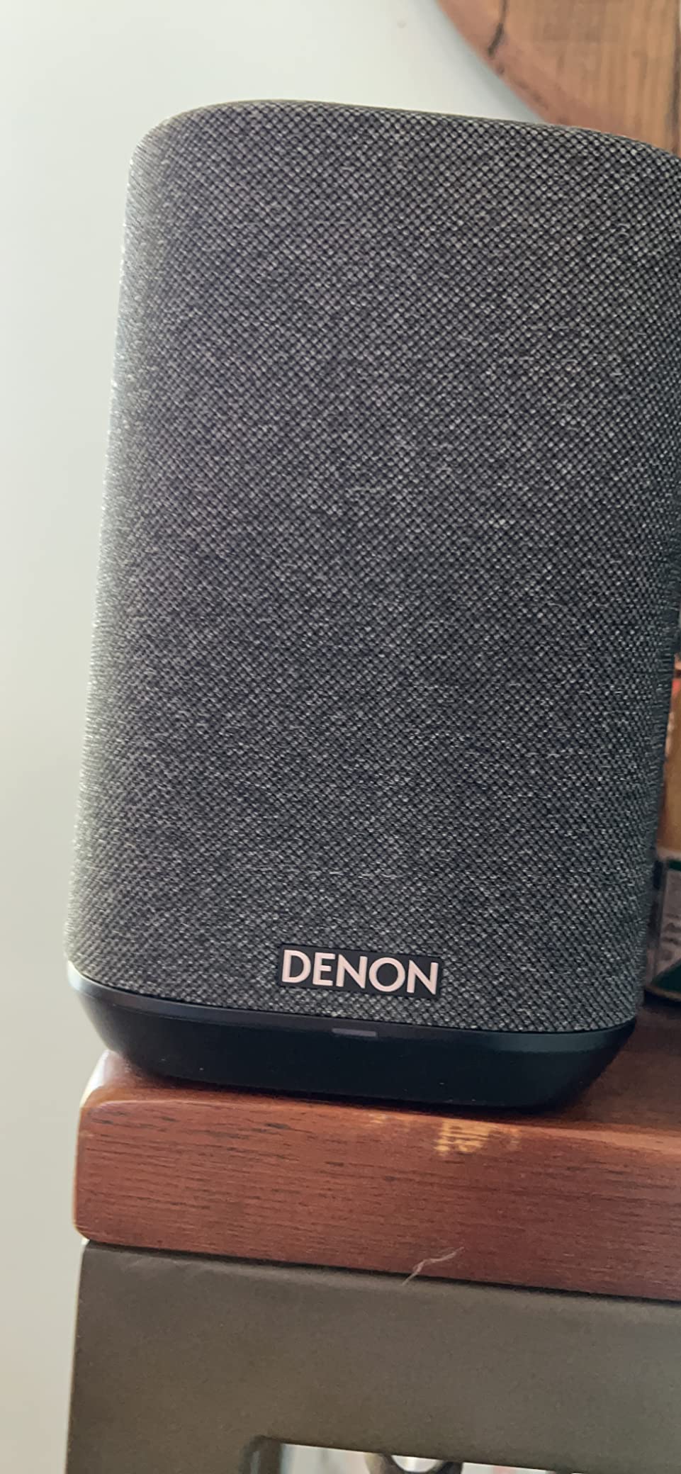 Denon Home 150 Wireless Smart Speaker – Compact Design, Wi-Fi & Bluetooth, HEOS Built-in, Alexa Built-in, Siri & AirPlay 2, Spotify Connect, Multi-Room Support, White customer photo 1