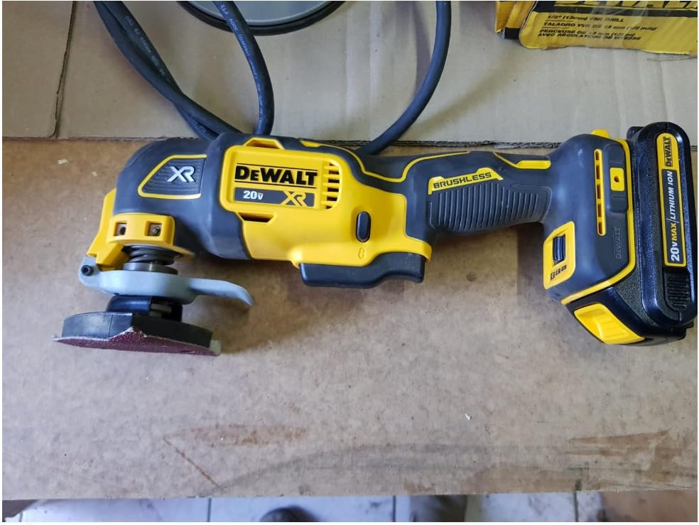 DEWALT 20V MAX XR Oscillating Tool Kit with Blades, 3 Speed Cordless Brushless Multitool, Up to 20,000 OPM, LED Light, Battery and Charger Included (DCS356C1) customer photo 1