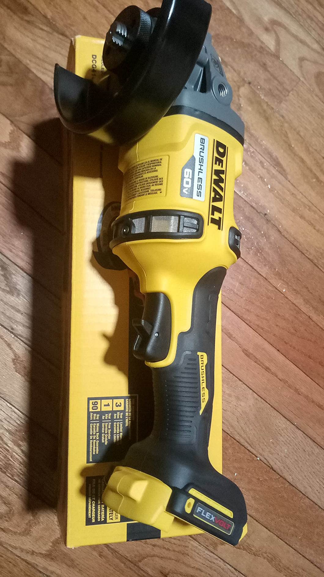 DEWALT FLEXVOLT 60V MAX* Angle Grinder with Kickback Brake, 4-1/2-Inch to 6-Inch, Tool Only (DCG418B) customer photo 1