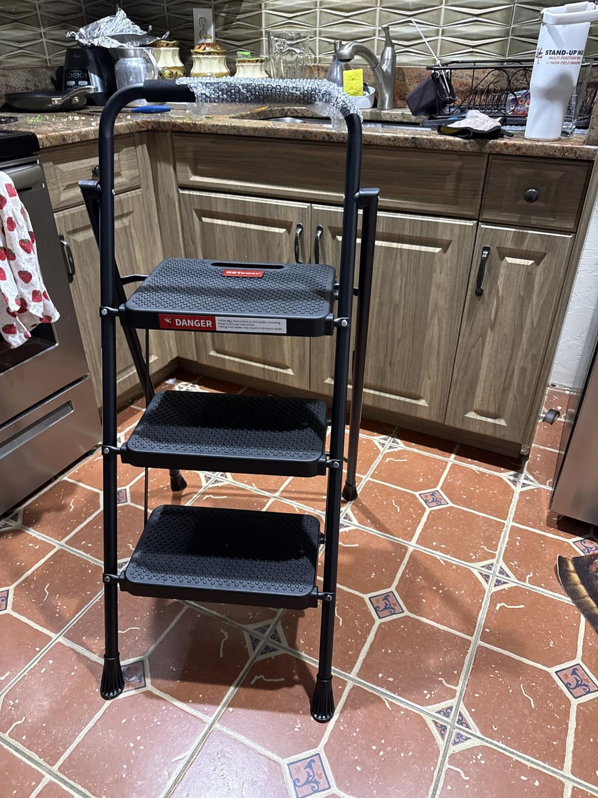 HBTower Step Ladder, Folding Step Stool with Wide Anti-Slip Pedal customer photo 1