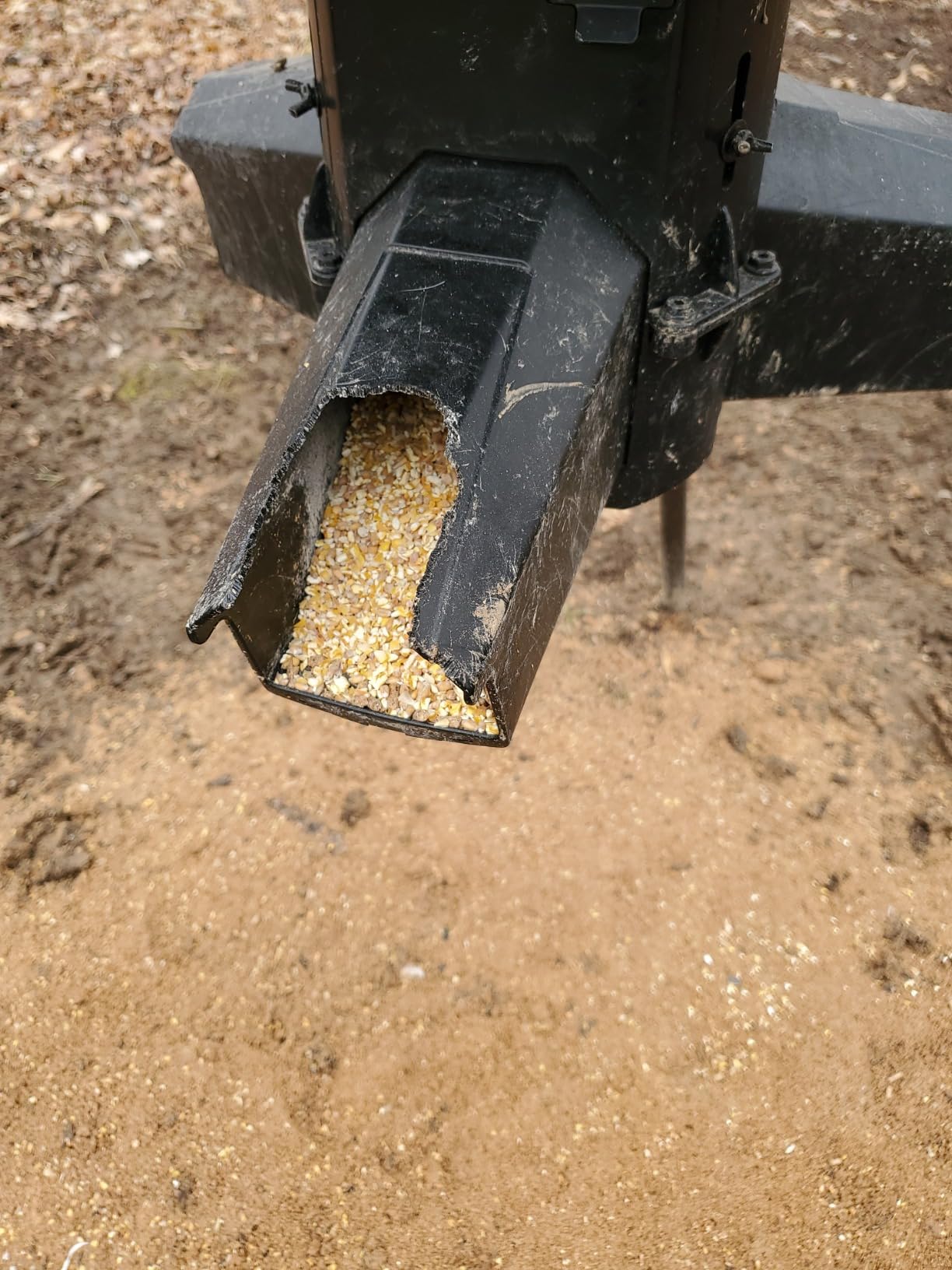 American Hunter 30-Gallon Nesting Hopper Gravity Deer Feeder – Maintenance-Free Tripod Game Feeder customer photo 2