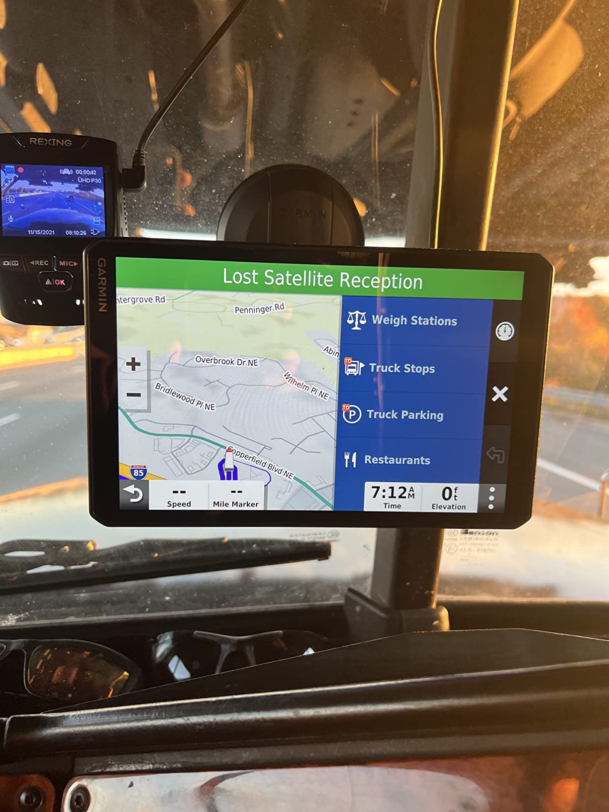 Garmin dezl OTR800, 8-inch GPS Truck Navigator, Easy-to-Read Touchscreen Display, Custom Truck Routing and Load-to-Dock Guidance customer photo 2