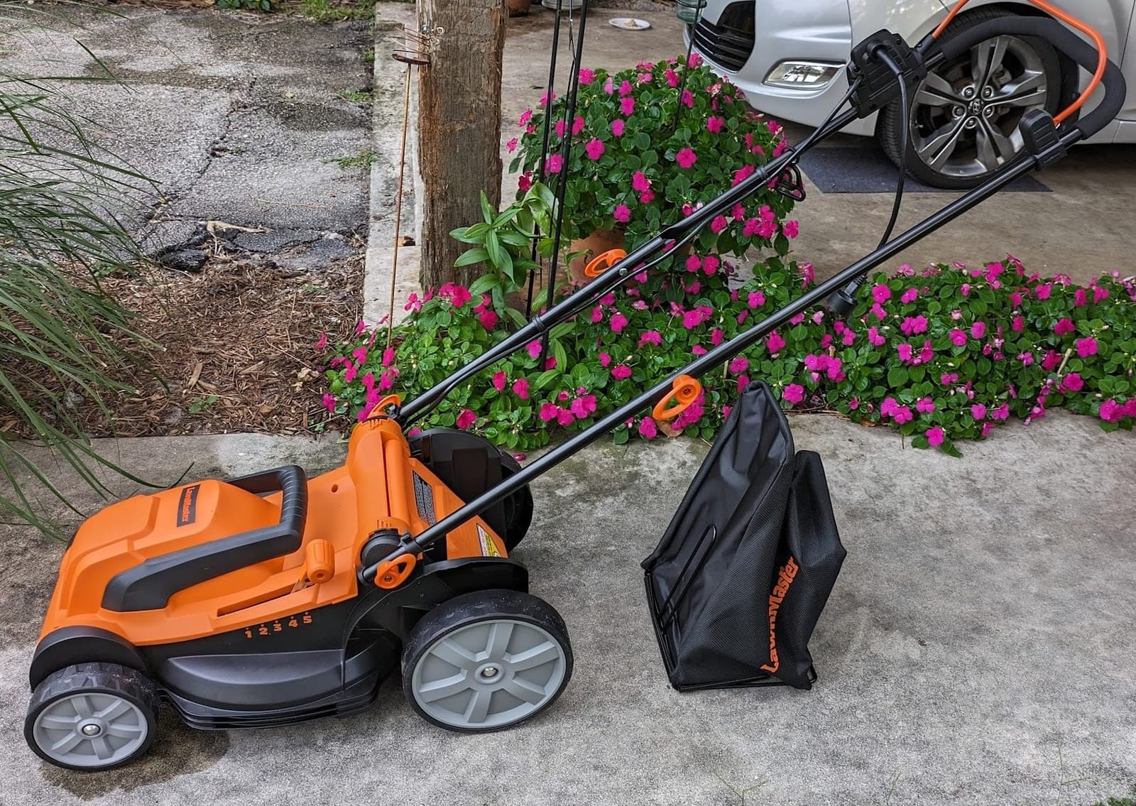 LawnMaster MEB1216K Electric Lawn Mower 16-Inch 12AMP customer photo 2
