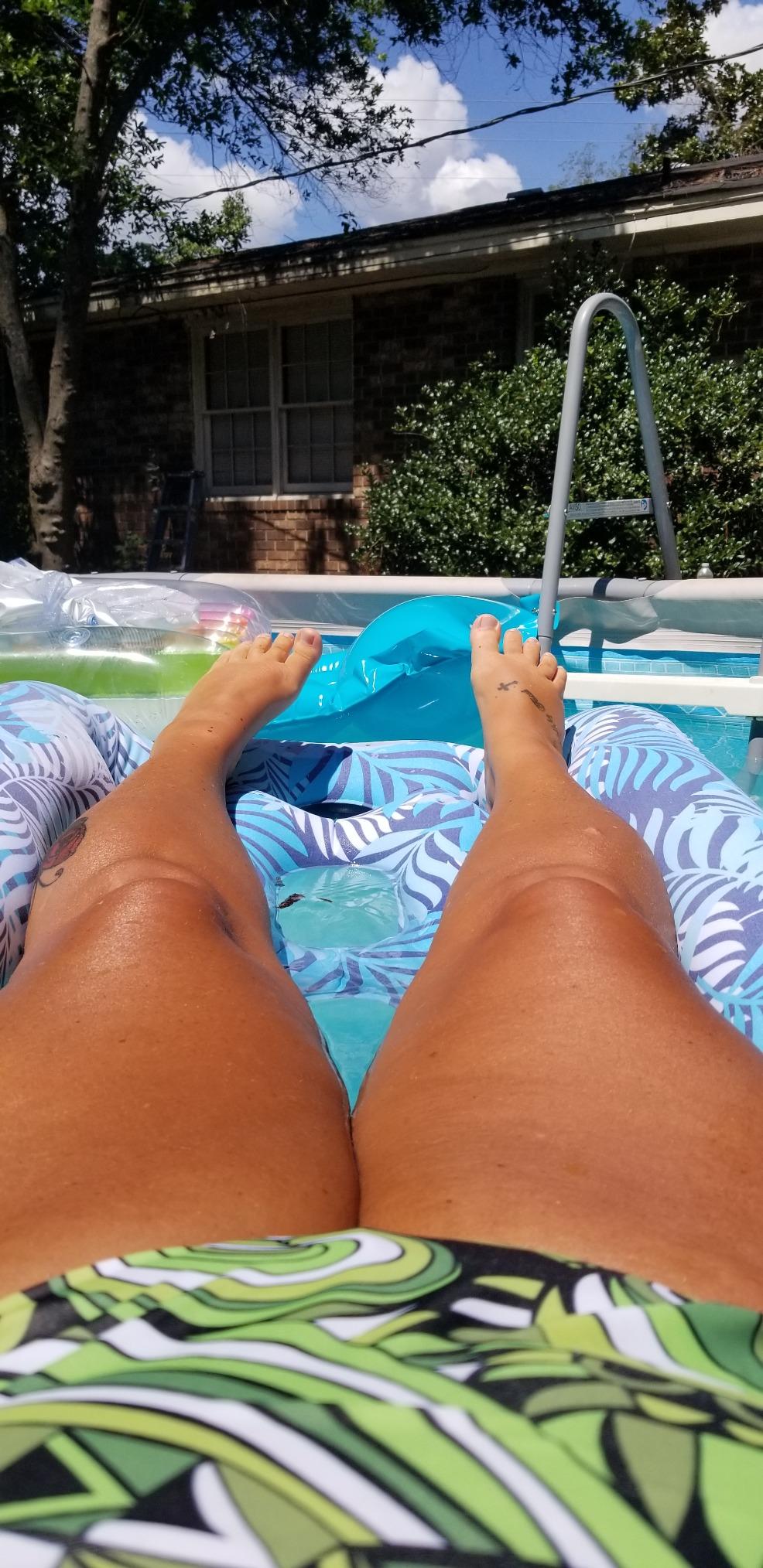 Aqua Oversized Contour Pool Float Lounge – Extra Large – Fabric-Covered, Inflatable Pool Floats for Adults – Blue Ferns customer photo 2
