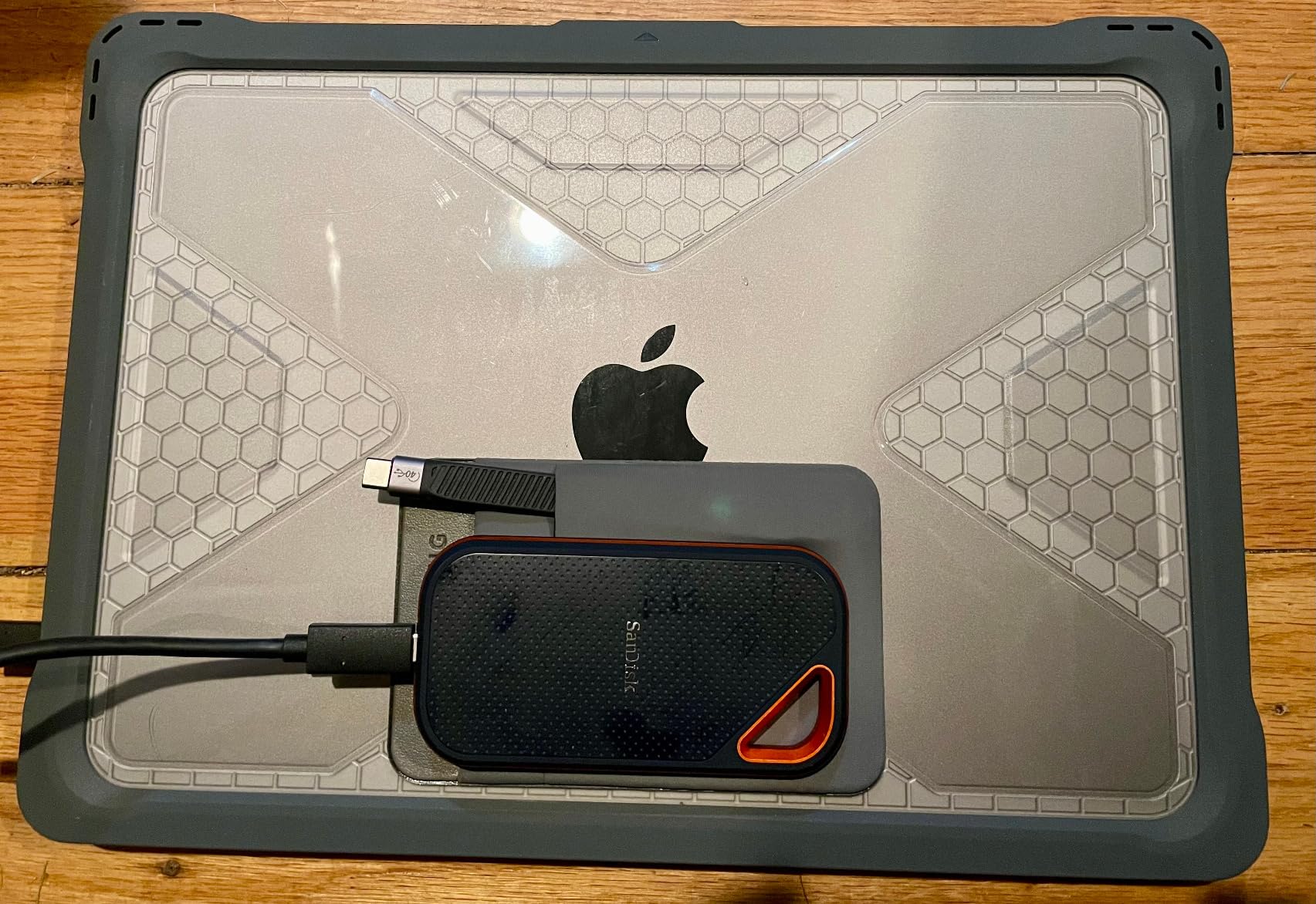 Sandisk 4TB Extreme PRO Portable SSD, Up to 2000MB/s, USB-C, USB 3.2 Gen 2x2, IP65 Water and Dust Resistance, Updated Firmware, External Solid State Drive, Black, SDSSDE81-4T00-G25 customer photo 1