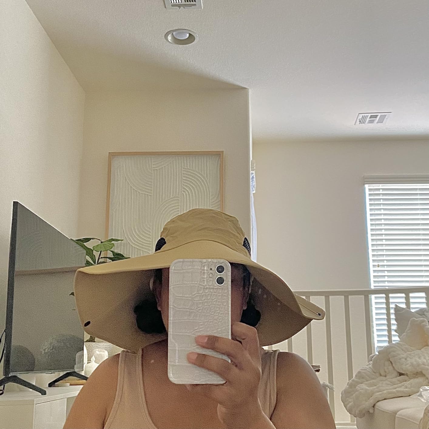Leotruny Women Super Wide Brim Sun Hat UPF50+ Waterproof Bucket Hat customer photo 2