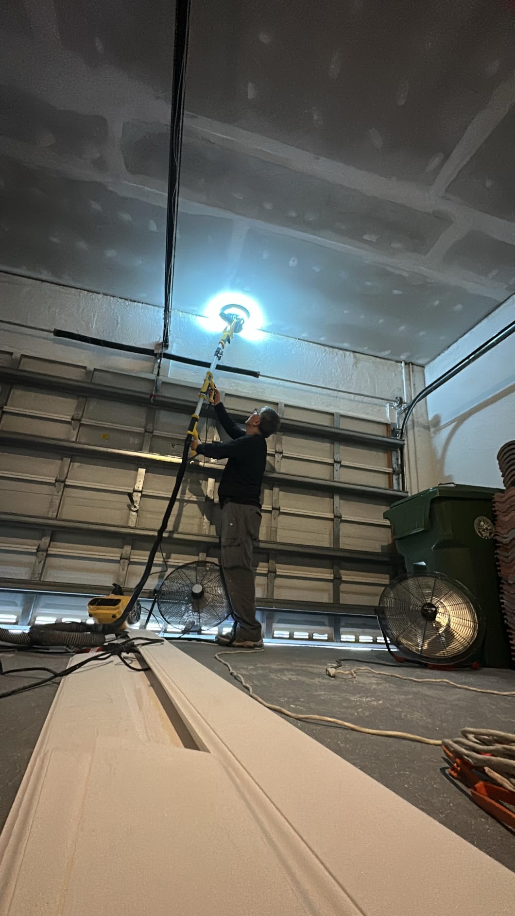 Drywall Sander, Electric Drywall Sander with Vacuum, Automatic Dust Removal, 7 Variable Speed, 900-1800RPM, 26’ Power Cord, Labor-Saving Handle and Patented Fixture for Ceiling Sanding, LED Light customer photo 2