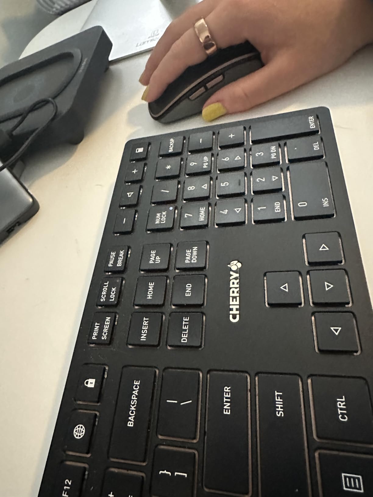 CHERRY DW 9100 Slim Wireless Keyboard and Mouse Office Combo, Rechargeable customer photo 2