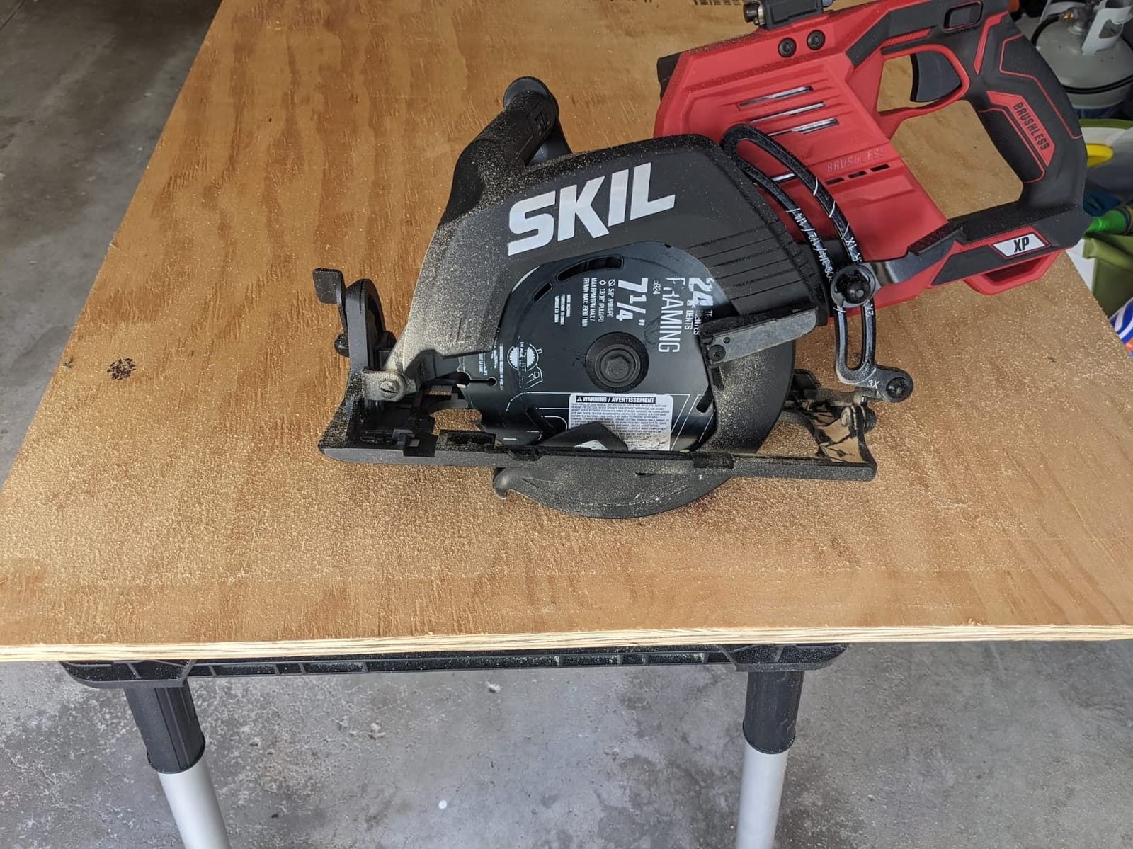 SKIL 2x20V PWR CORE 20 Brushless 7-1/4” Rear Handle Circular Saw Kit Includes Two 5.0Ah Batteries and Dual Port Auto PWR Jump Charger-CR5429B-20, Red customer photo 2