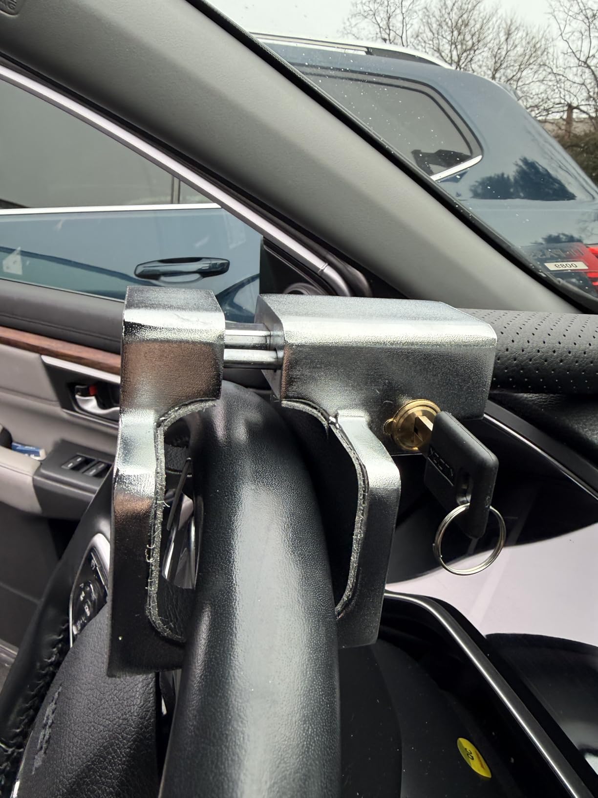 Tevlaphee Steering Wheel Lock with Alarm,Heavy Duty Anti-Theft Car Device Car Lock Car Theft Prevention Universal Fit for Vehicle Truck Van SUV Car Security with 2 Keys customer photo 1