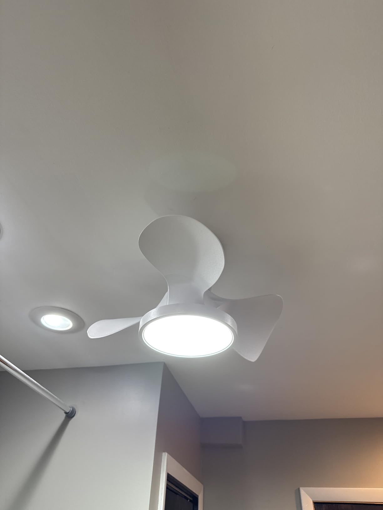 ocioc Quiet Ceiling Fan with LED Light 22 inch Large Air Volume Remote Control for Kitchen Bedroom Dining Room Patio customer photo 1