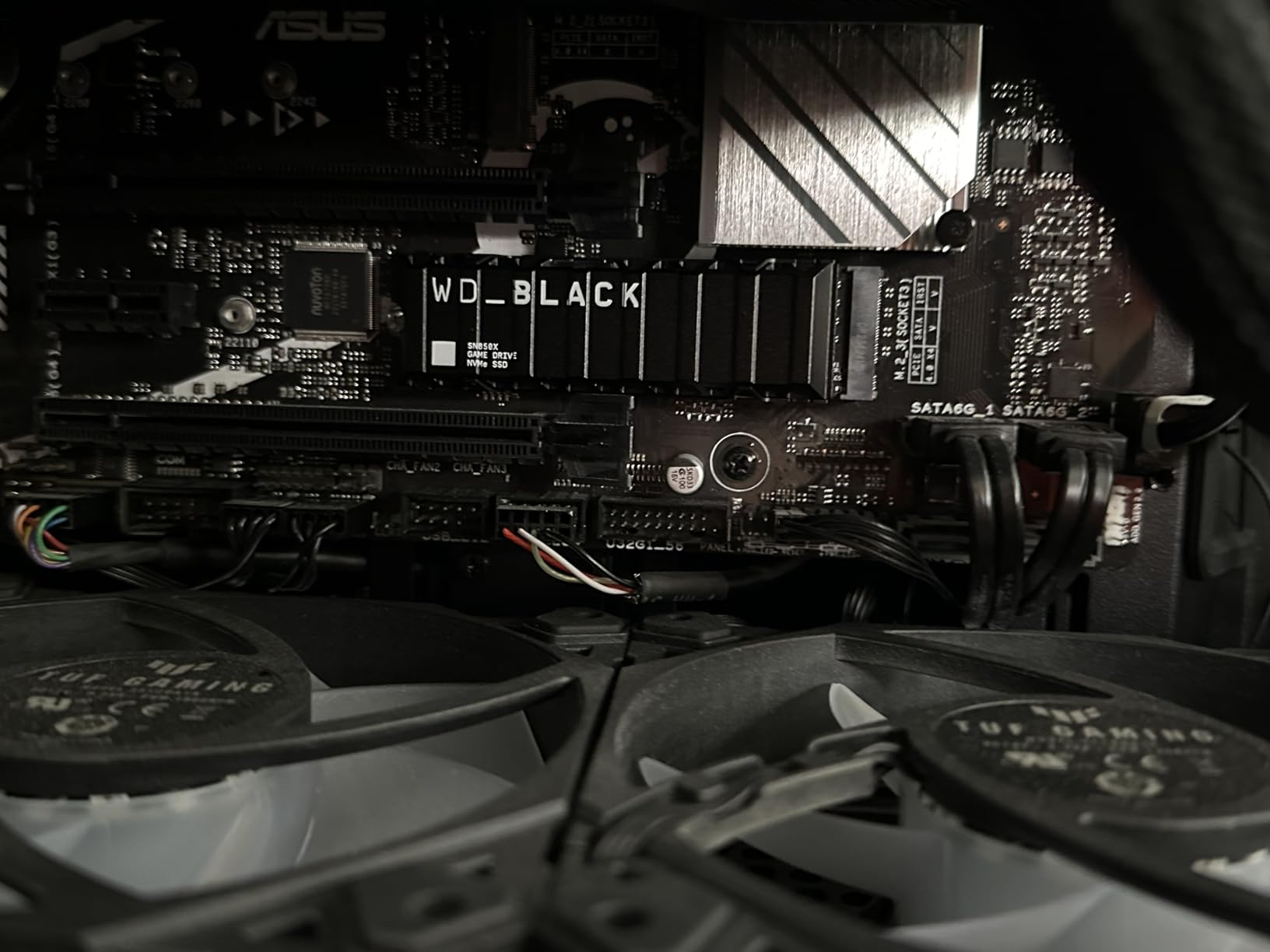 WD_BLACK SN850X 2TB NVMe SSD with Heatsink - M.2 2280, Up to 7,300 MB/s Read speeds, Up to 6,300 MB/s write speeds, Gaming Expansion, High Performance Internal Solid State Drive - WDS200T2XHE customer photo 1