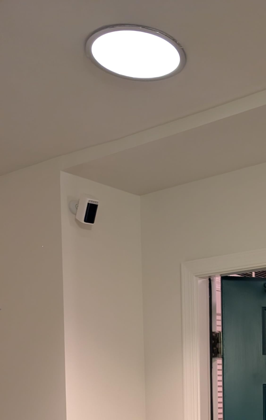 WYZE Wireless Outdoor/Indoor Battery Security Camera, 2.5K HDR Color Night Vision, Integrated Spotlight & Siren, Motion Detection, 2-Way Audio, Alexa & Google Assistant Compatible customer photo 1