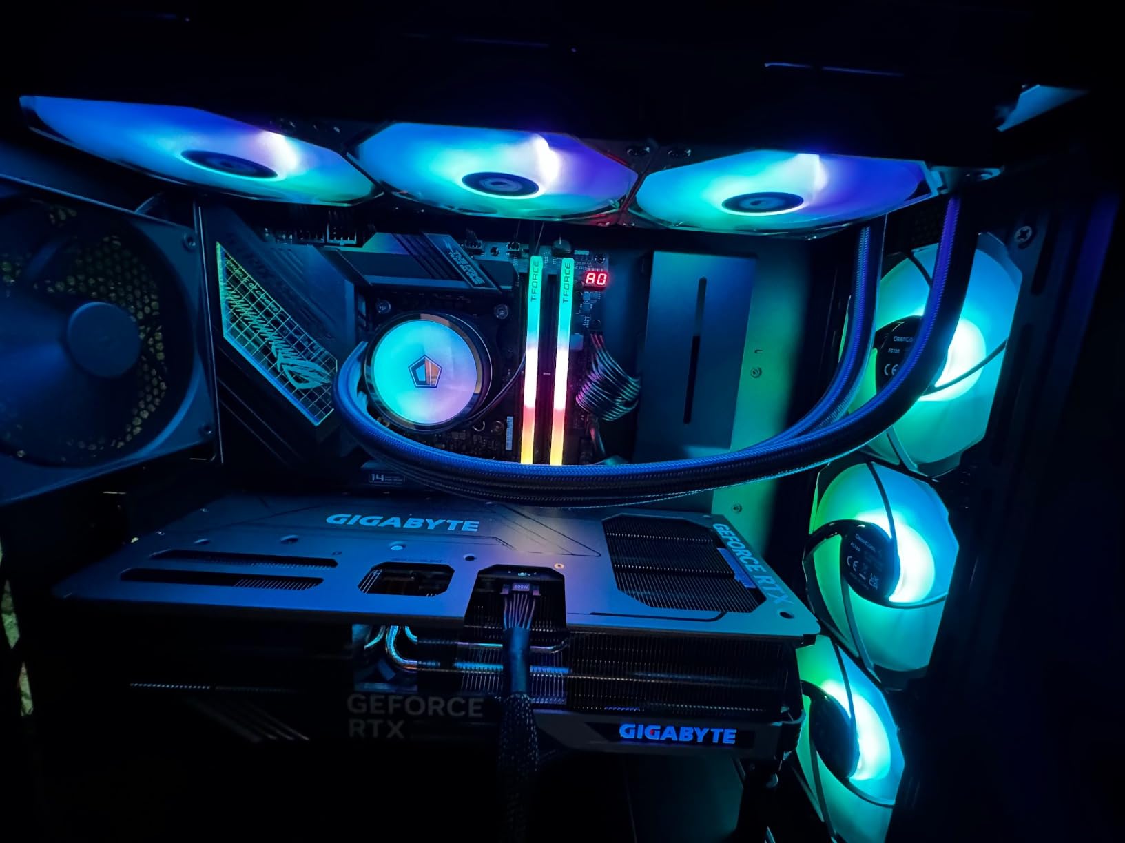 Thermaltake Toughpower GF3 1200W; ATX 3.1; x2 Native PCIe 5.1 12V-2x6; Flat Cables; Color Matched Connectors; Japanese Main Capacitors; 135mm Fan; 80 Plus Gold Certified; Black; PS-TPD-1200FNFAGU-4 customer photo 2