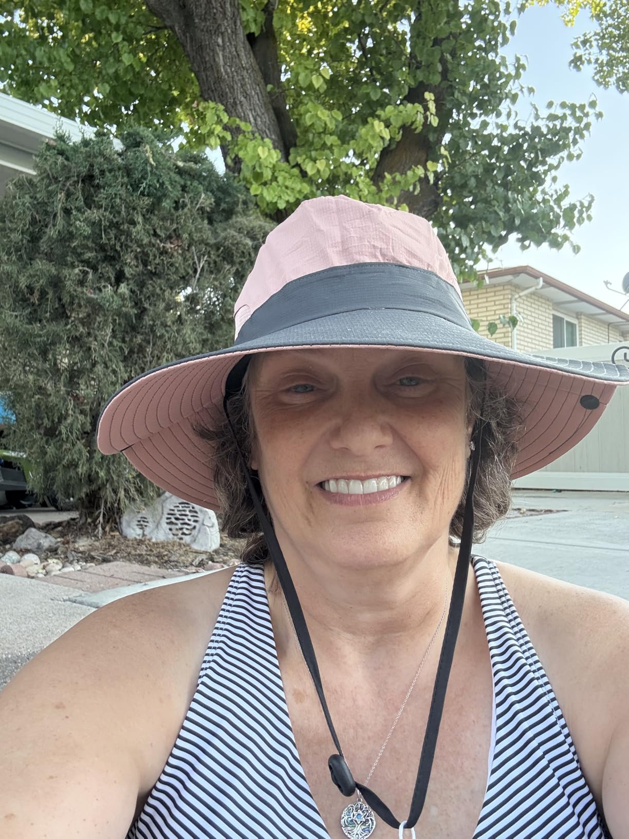 ZOORON Women's Ponytail Safari Sun Hat,Wide Brim UV Protection Bucket Hat customer photo 2